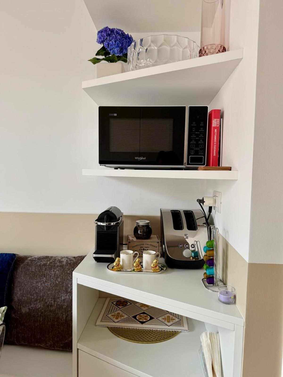 Casa Estia - MiCo, Fiera Milano, CityLife, San Siro, Metro 2 min - Refined Historic Apartment