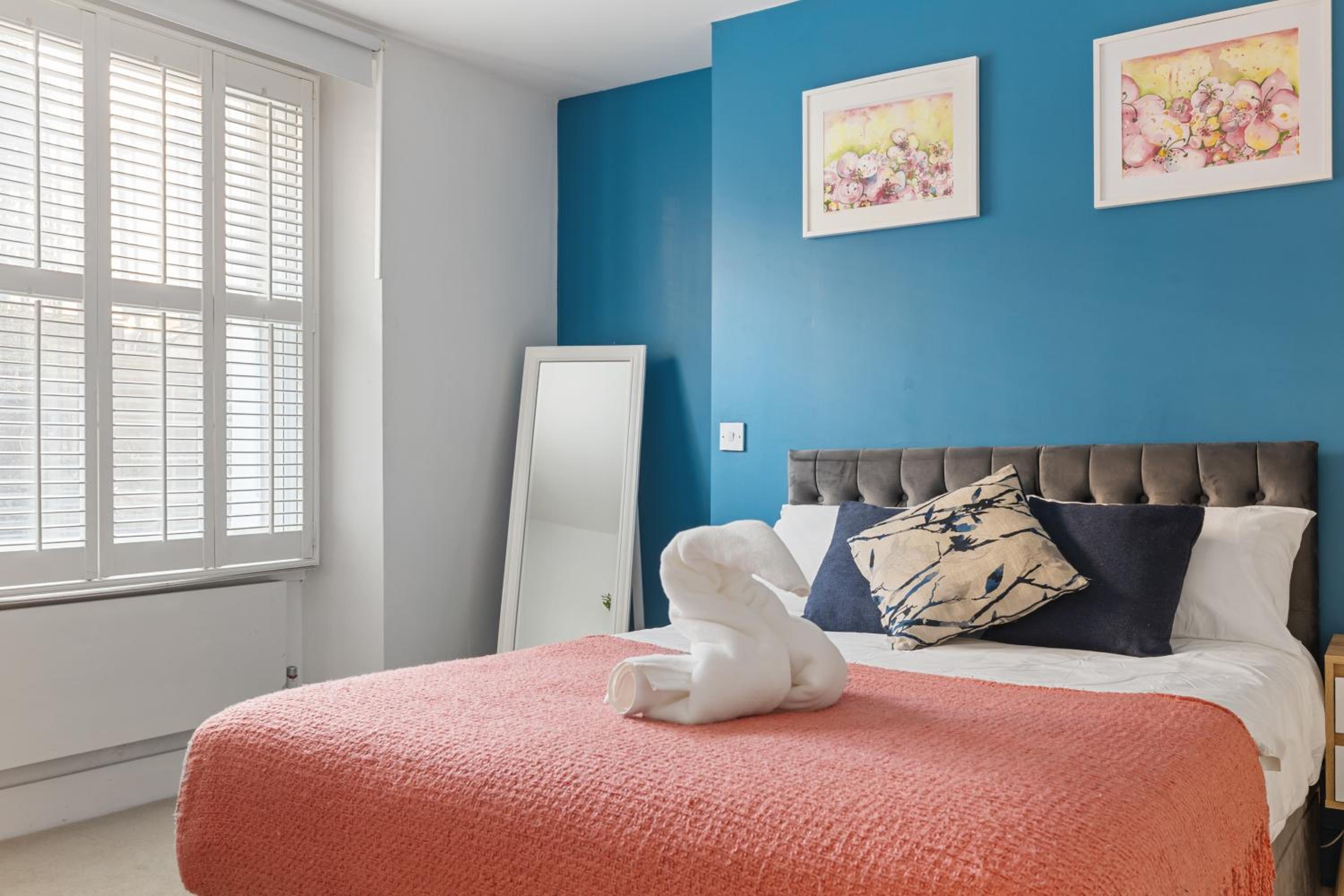 Stylish Camden Apartment - Garden Access & Metro