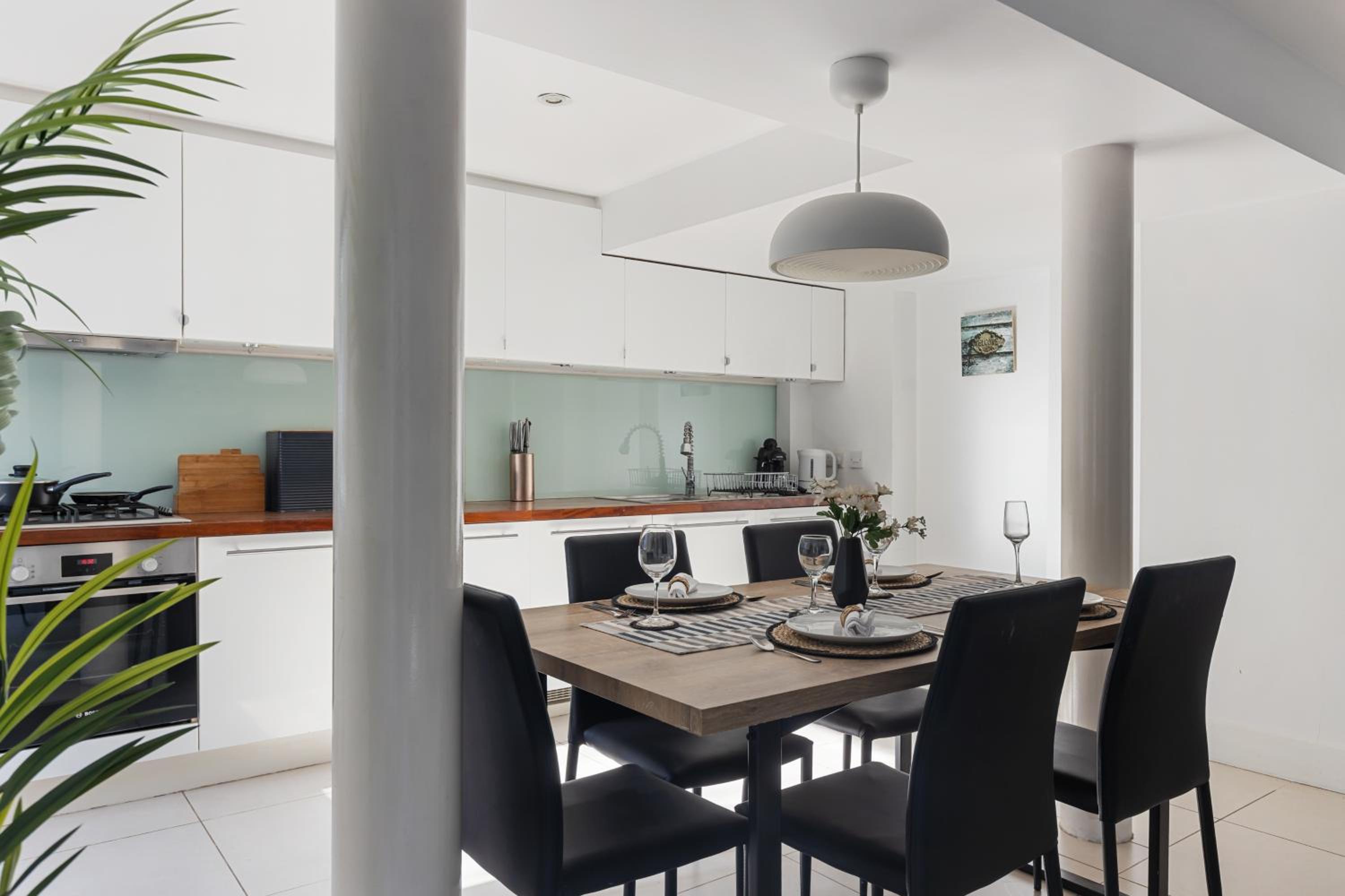 Stylish Camden Apartment - Garden Access & Metro