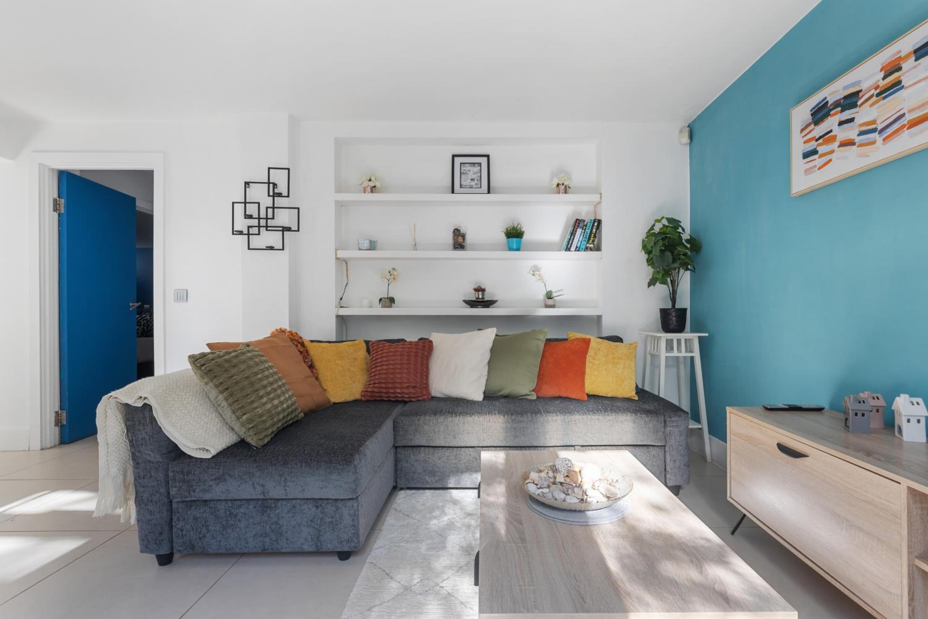 Stylish Camden Apartment - Garden Access & Metro