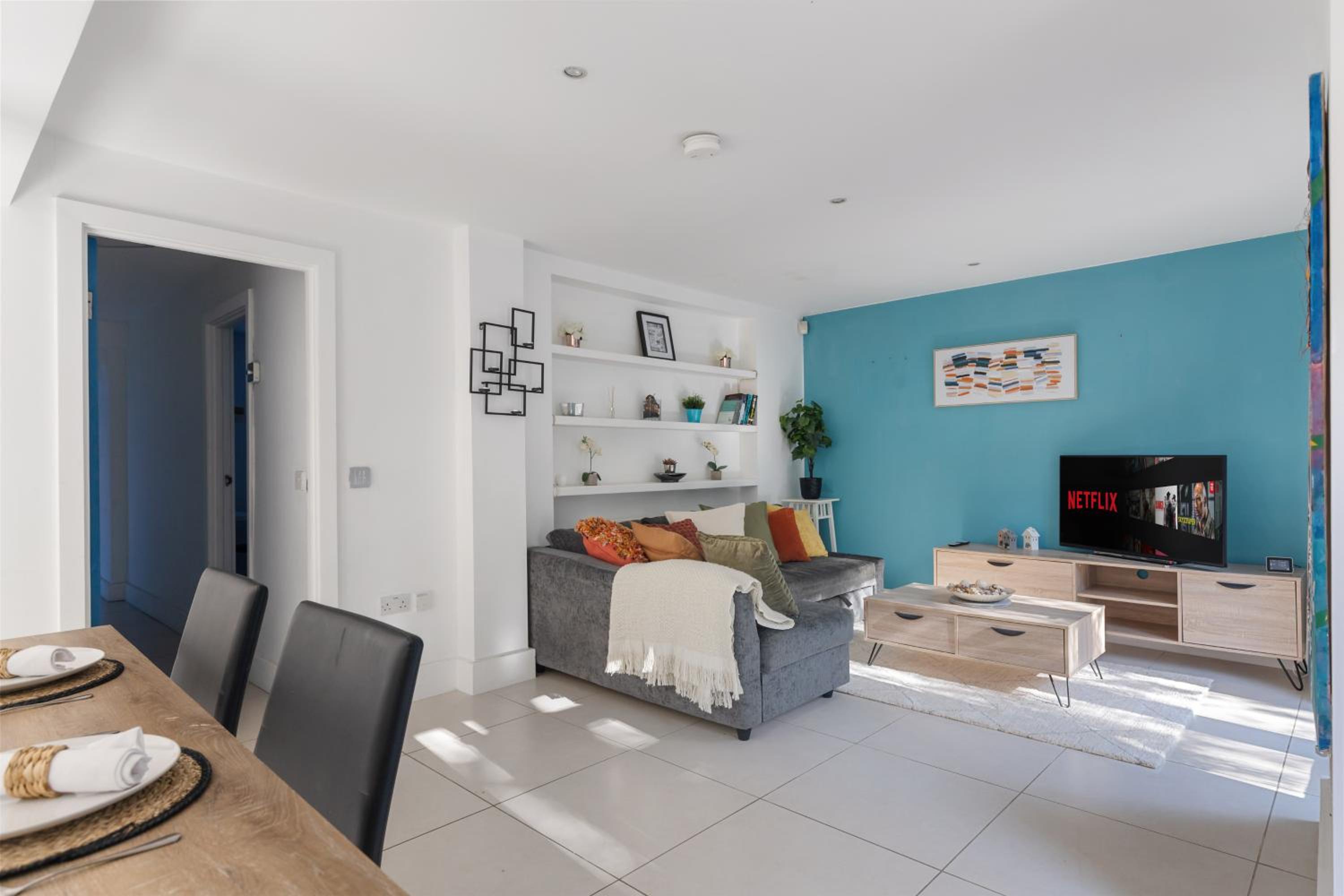 Stylish Camden Apartment - Garden Access & Metro