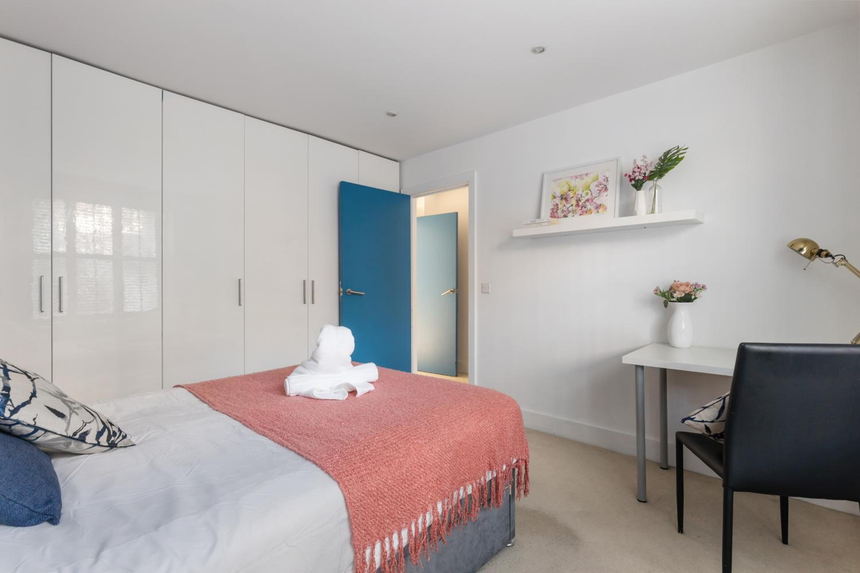 Stylish Camden Apartment - Garden Access & Metro
