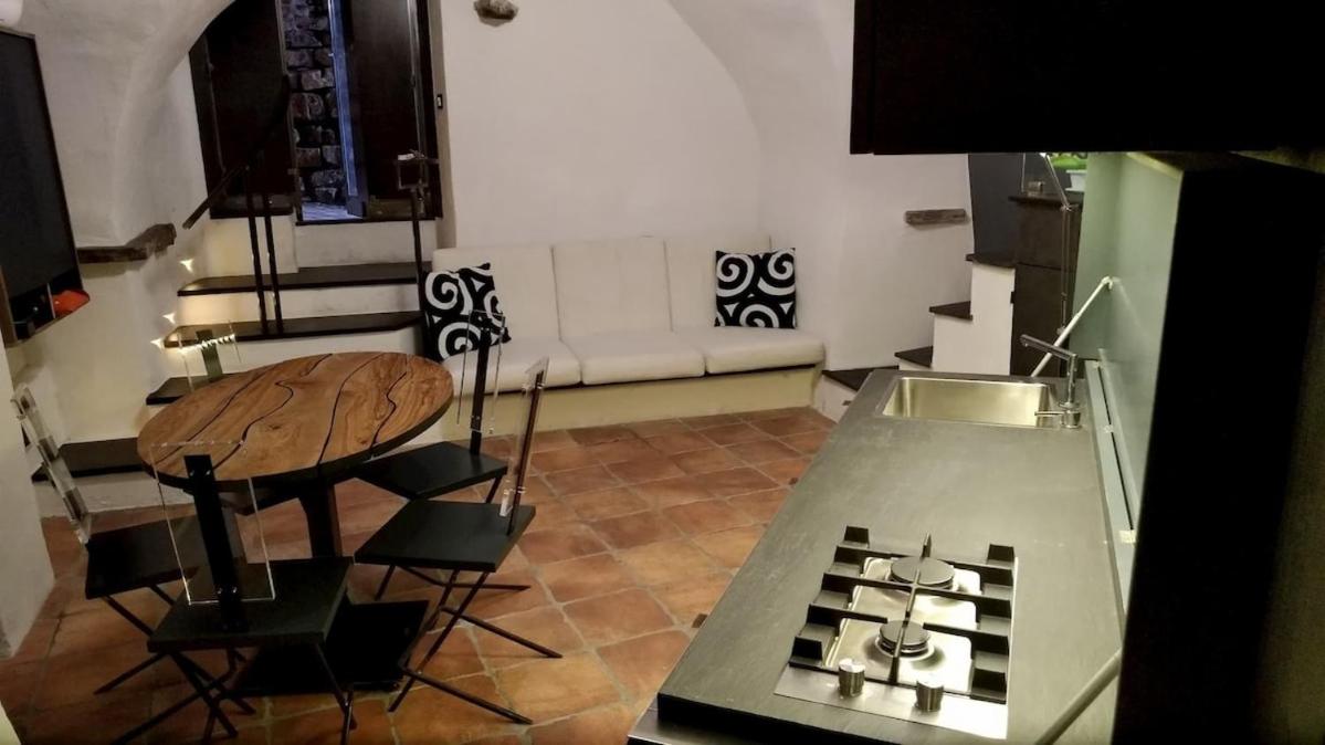 HOST4U - CASA A VOLTE tipica casa di Villaggio Ligure a Civezza
