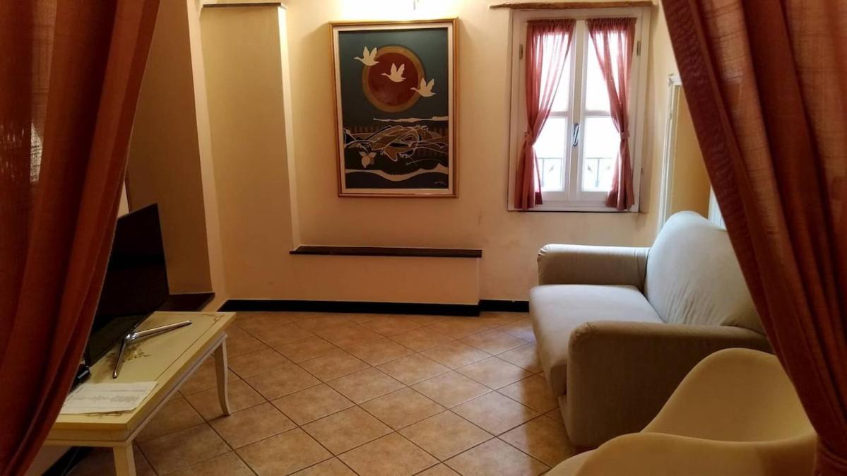 HOST4U - CLEMENTI HOUSE with Terrace in Cozy Italian Village