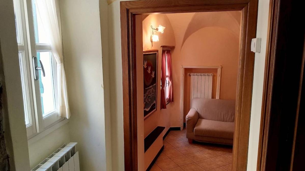 HOST4U - CLEMENTI HOUSE with Terrace in Cozy Italian Village