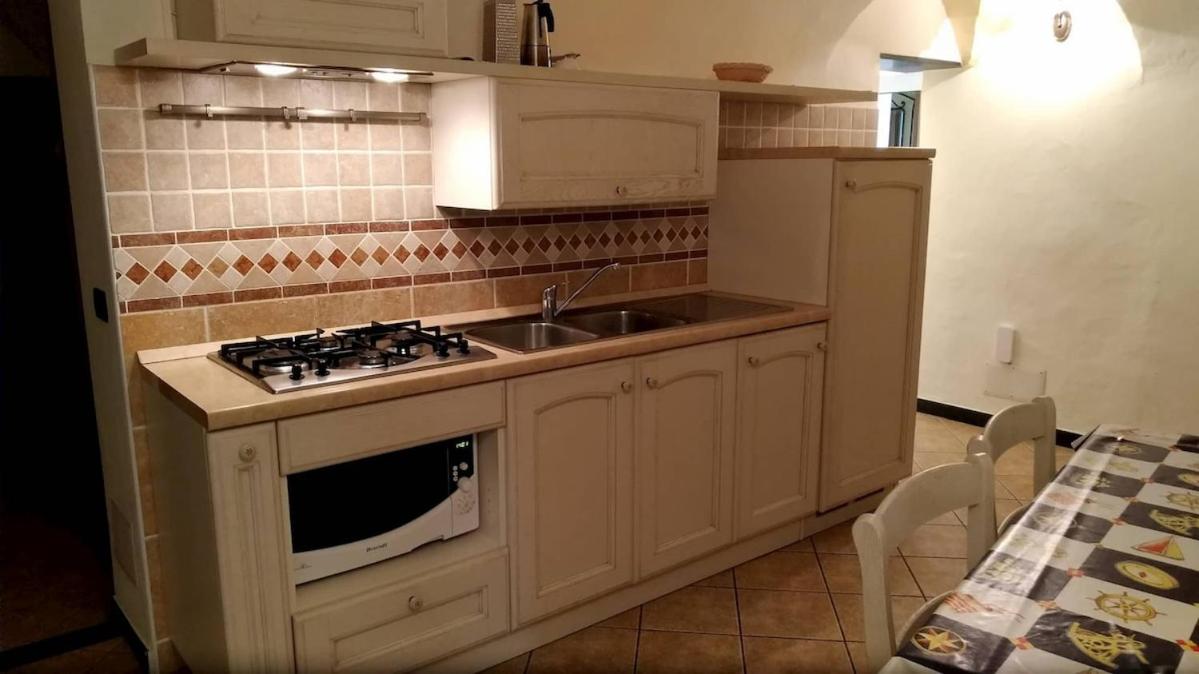 HOST4U - CLEMENTI HOUSE with Terrace in Cozy Italian Village