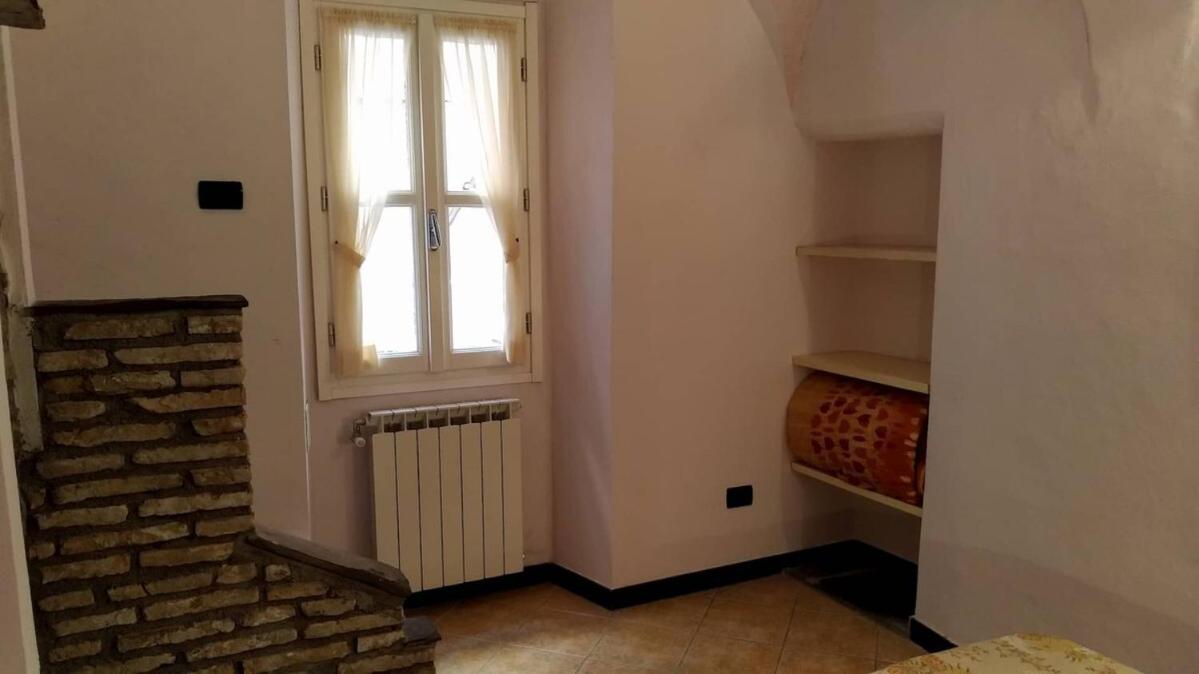 HOST4U - CLEMENTI HOUSE with Terrace in Cozy Italian Village
