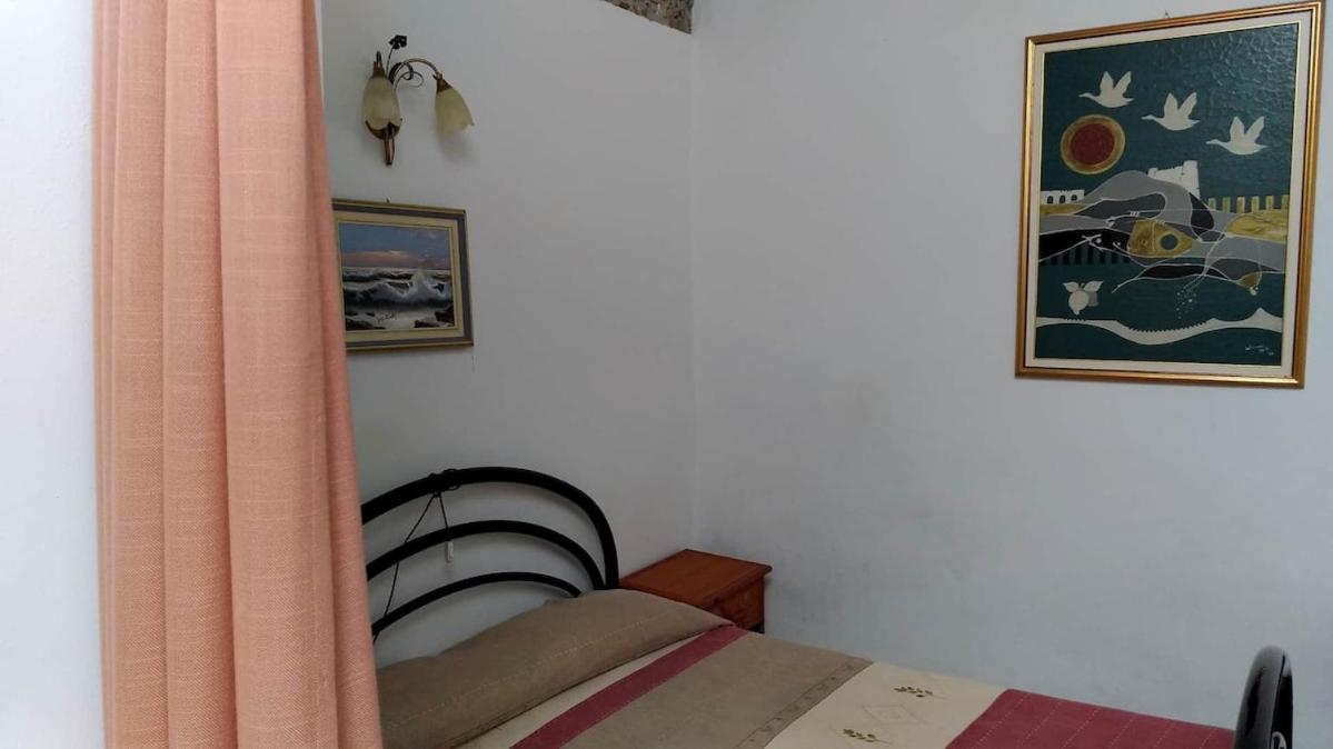 HOST4U - CLEMENTI HOUSE with Terrace in Cozy Italian Village