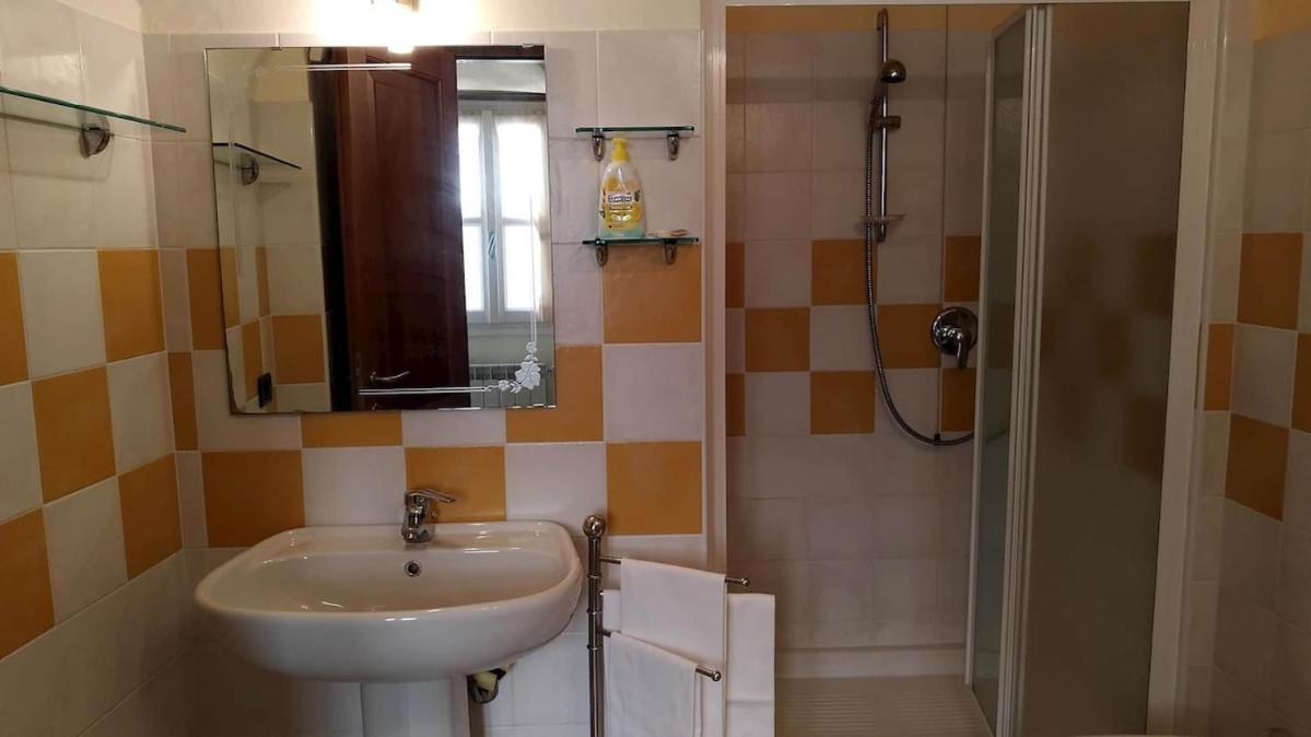 HOST4U - CLEMENTI HOUSE with Terrace in Cozy Italian Village