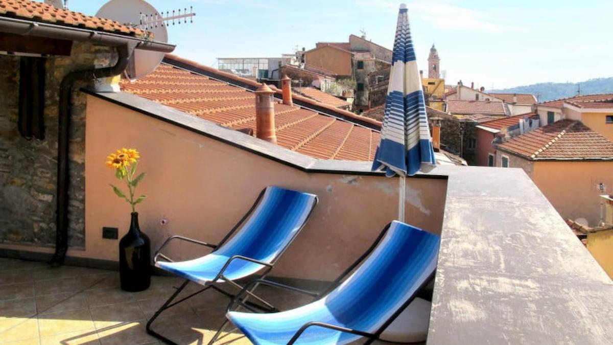 HOST4U - LOGGIA SUL FAUDO Appartamento con Terrazza vista Mare & Montagne a Civezza