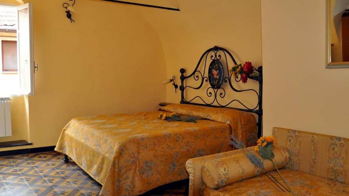 HOST4U - LOGGIA SUL FAUDO Appartamento con Terrazza vista Mare & Montagne a Civezza