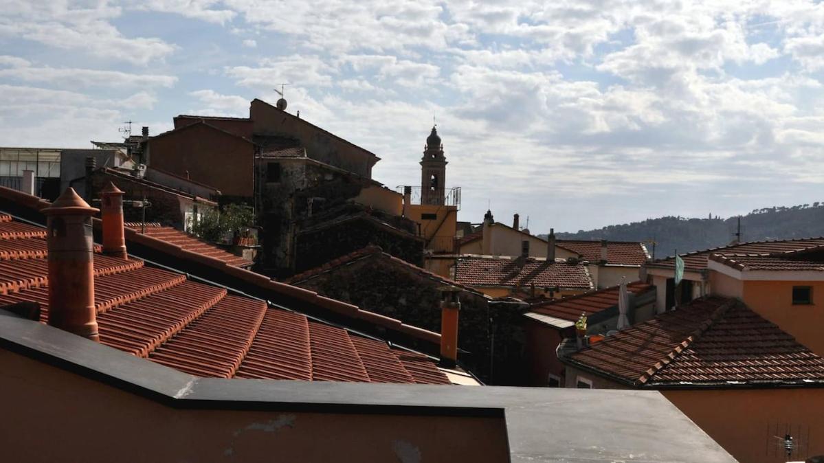 HOST4U - LOGGIA SUL FAUDO Appartamento con Terrazza vista Mare & Montagne a Civezza