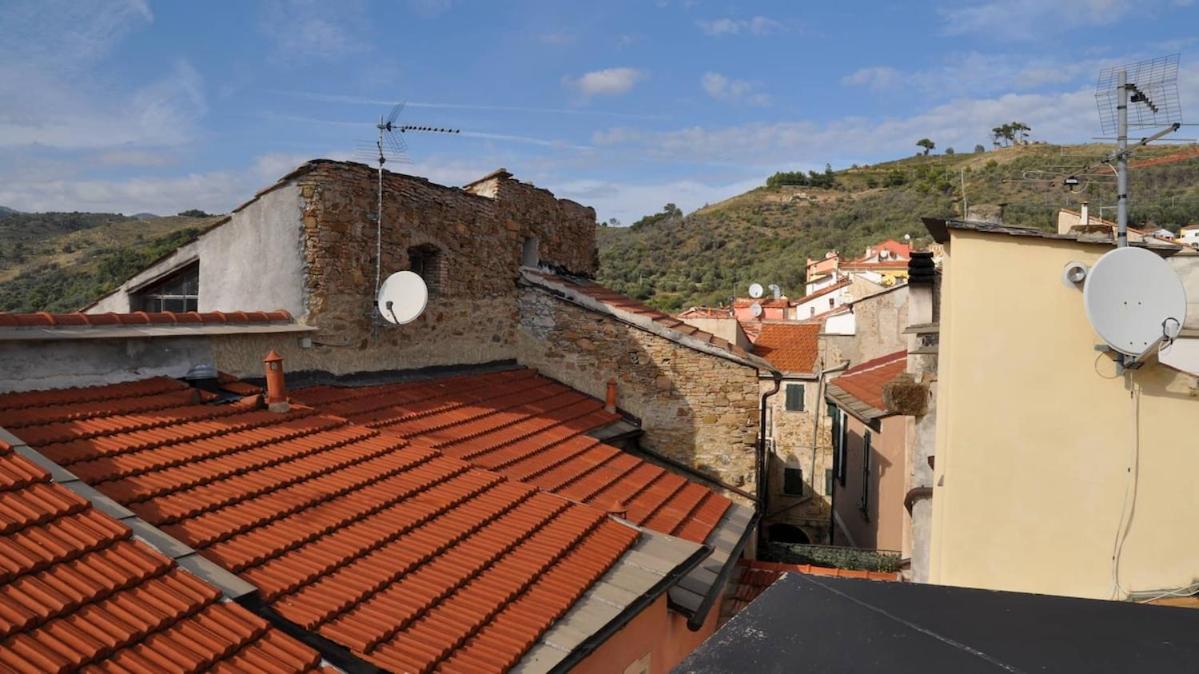 HOST4U - LOGGIA SUL FAUDO Appartamento con Terrazza vista Mare & Montagne a Civezza