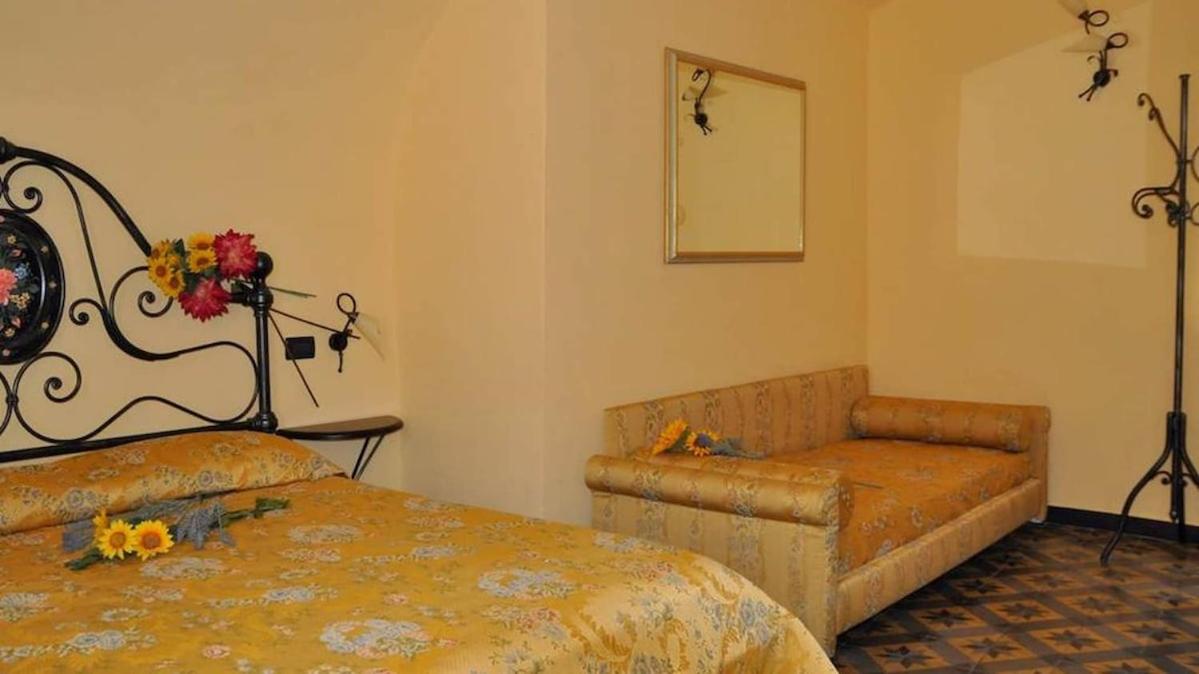 HOST4U - LOGGIA SUL FAUDO Appartamento con Terrazza vista Mare & Montagne a Civezza