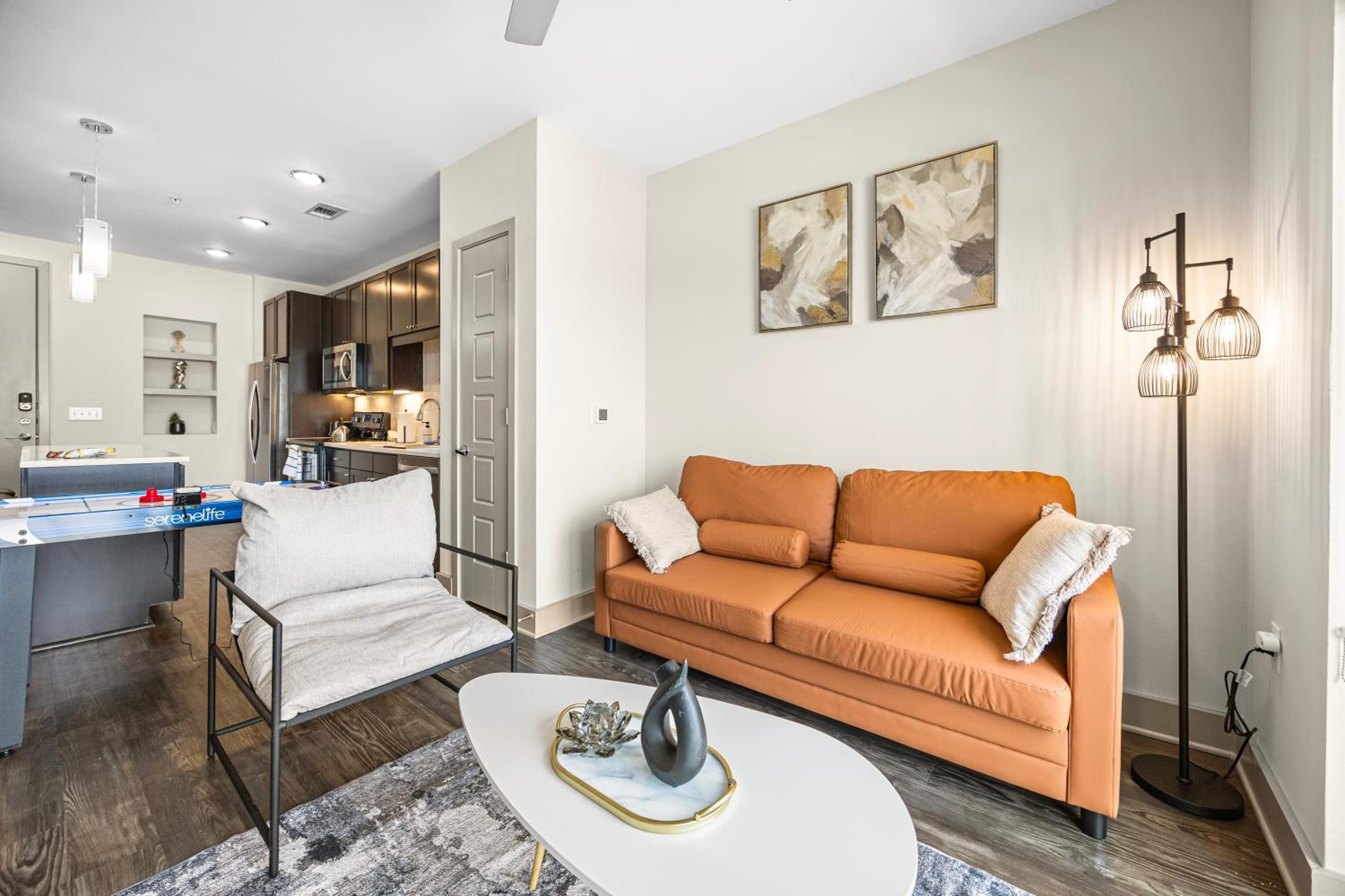 Stylish 1BR Retreat with Pool & Gym