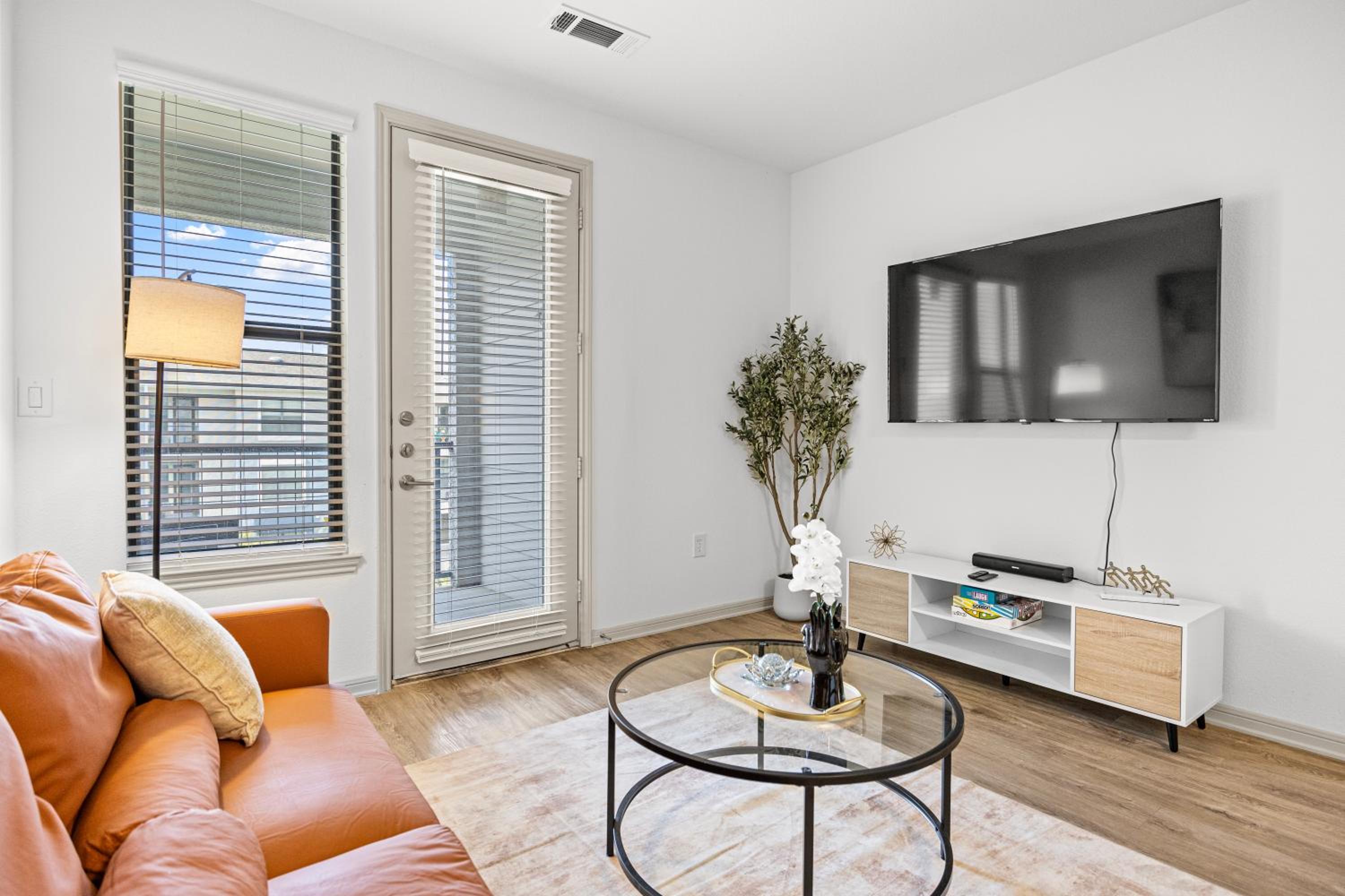Charming Frisco Apt with Pool & Gym