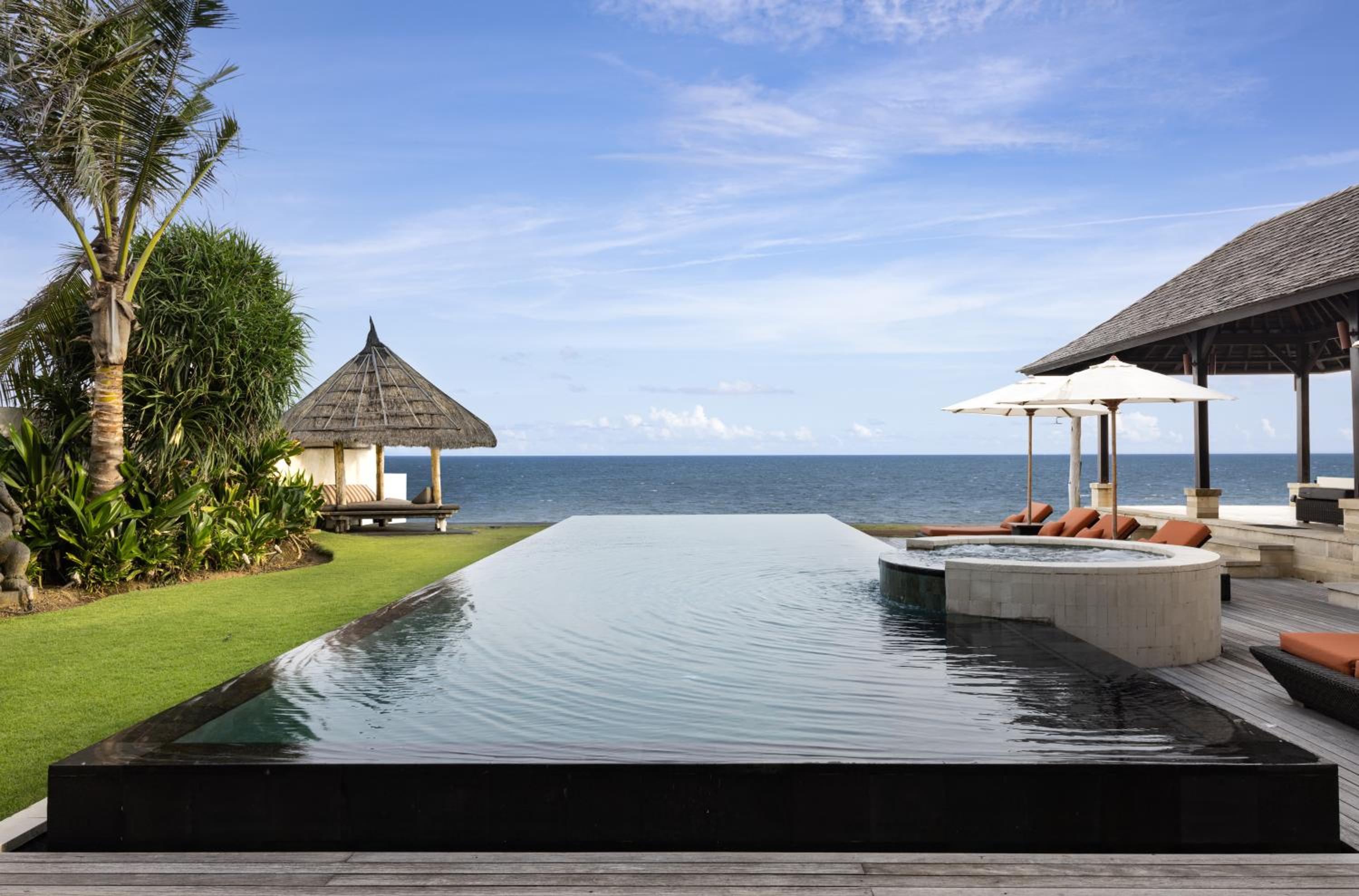 Villa Rosita Oceanfront Villa with Private Chef in Bali