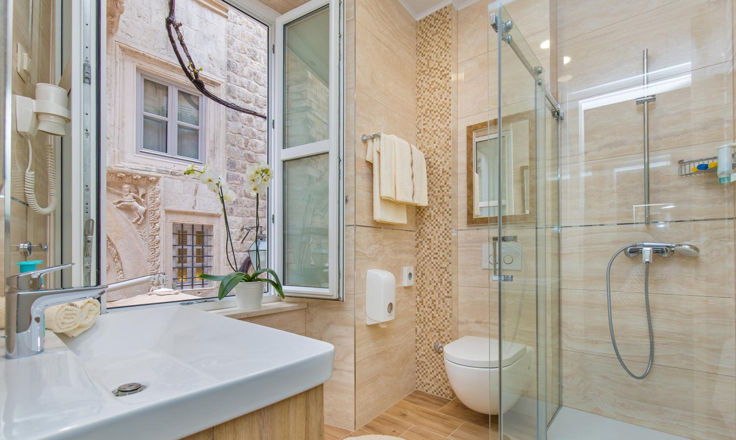 Apartments & Rooms Perla