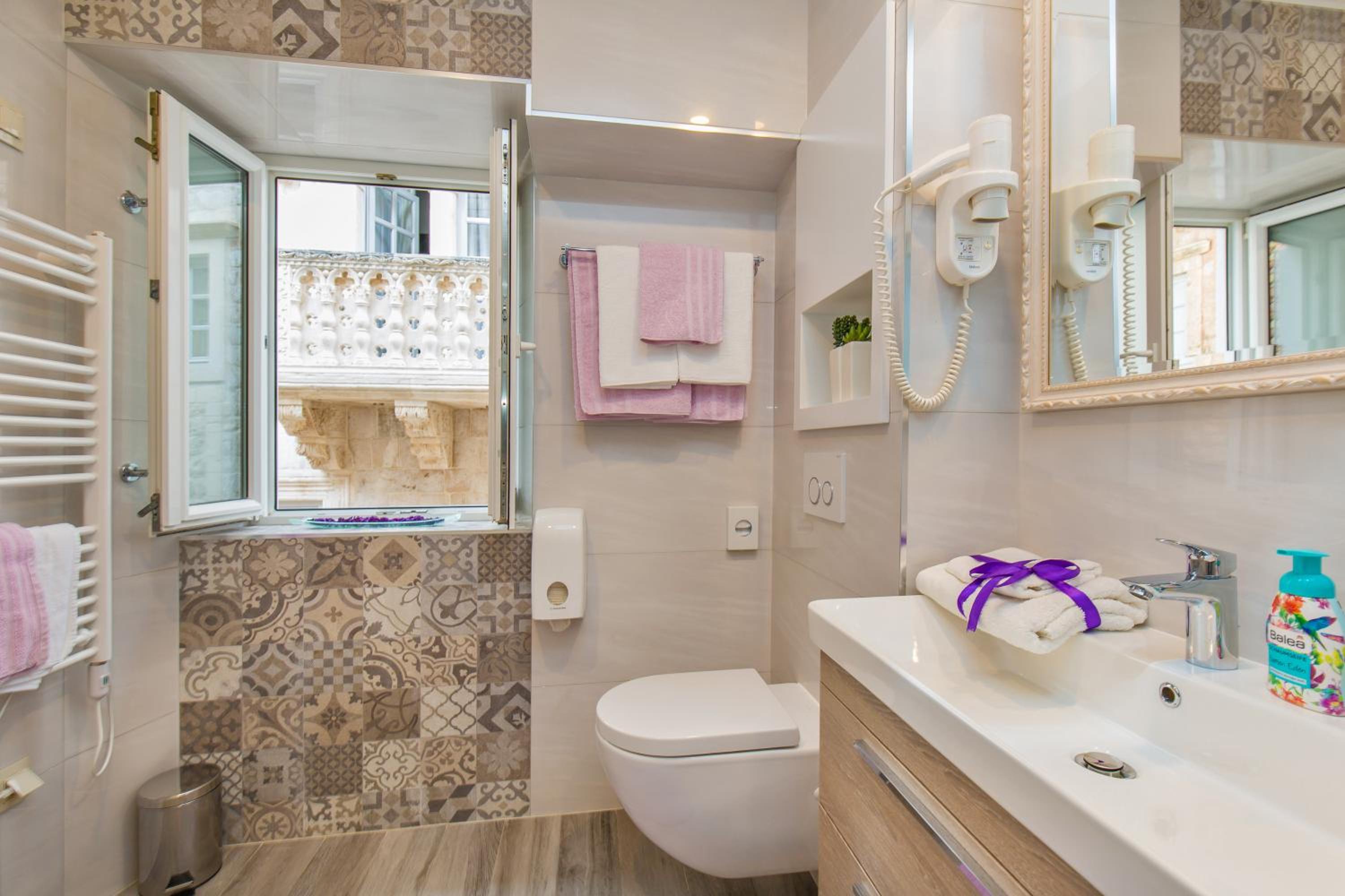 Apartments & Rooms Perla