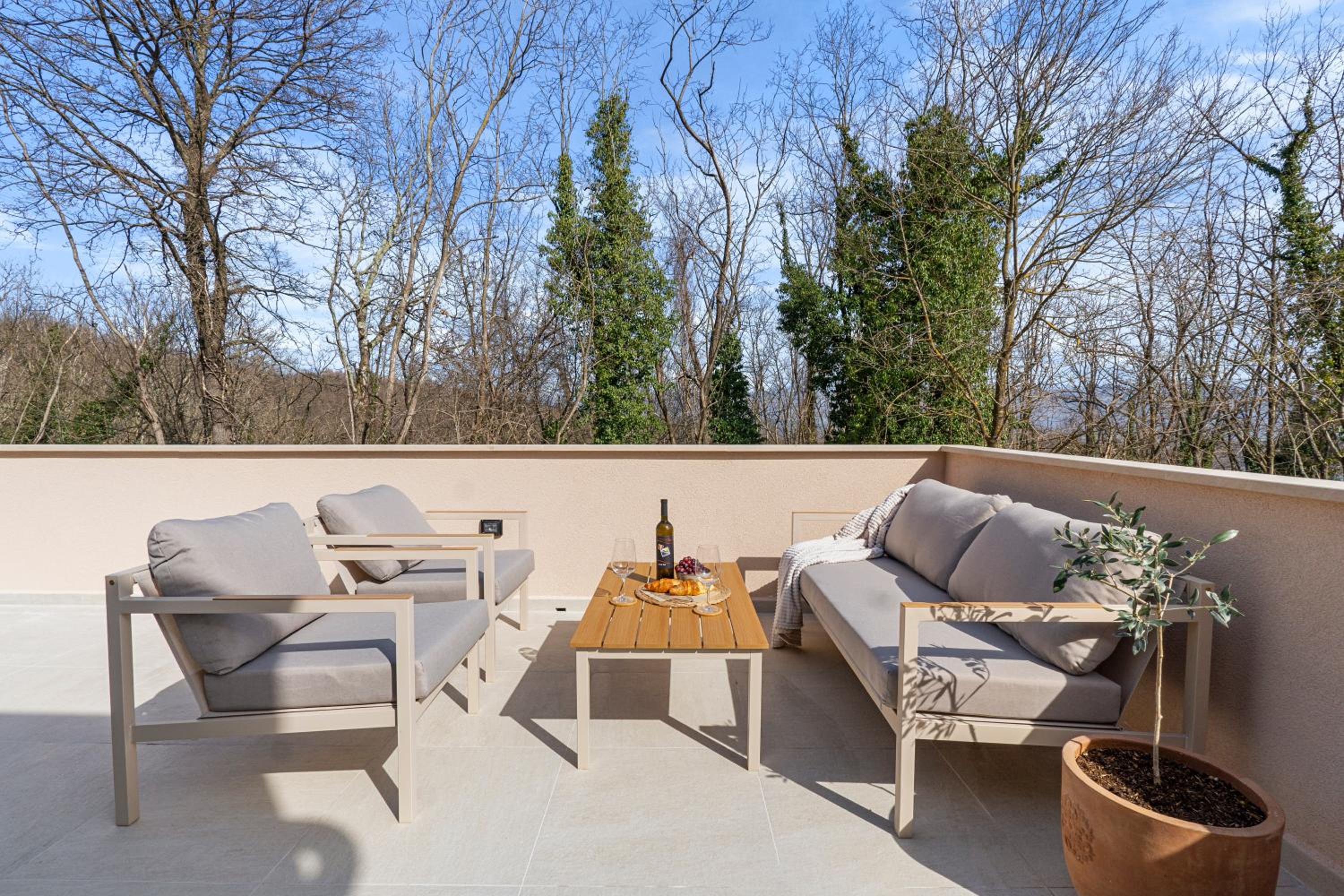 Charming Villa Harmonia with Heated pool and Indoor Jacuzzi surrounded by nature