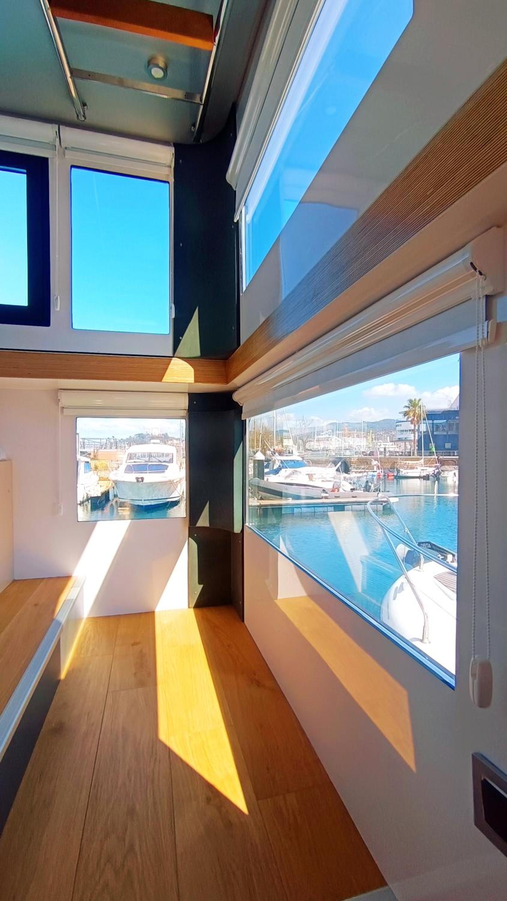 Casa Flotante en el Centro de Vigo - Different Charter