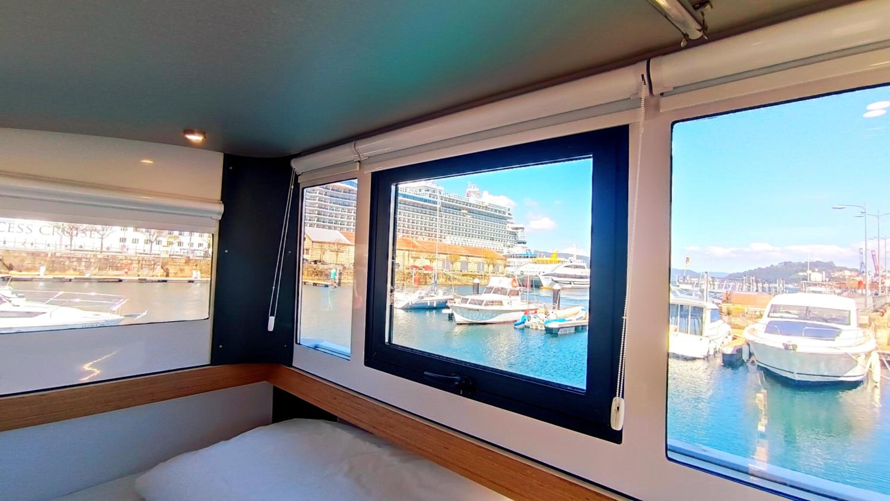 Casa Flotante en el Centro de Vigo - Different Charter
