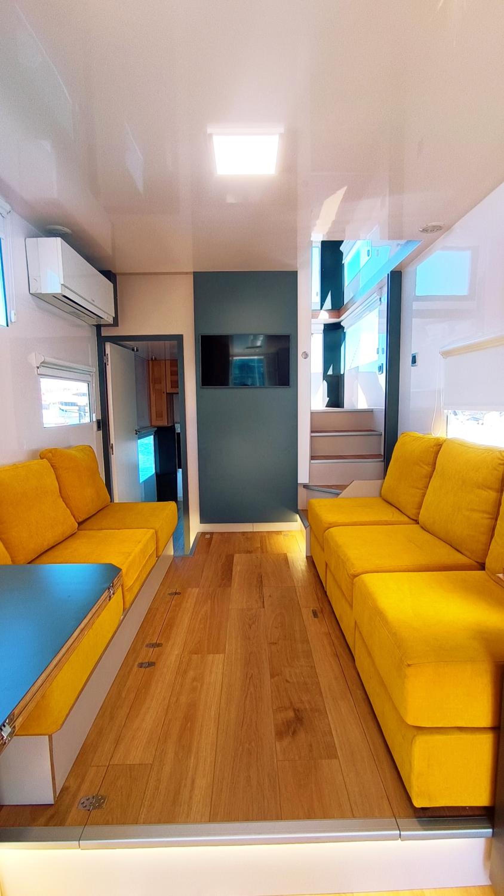 Casa Flotante en el Centro de Vigo - Different Charter
