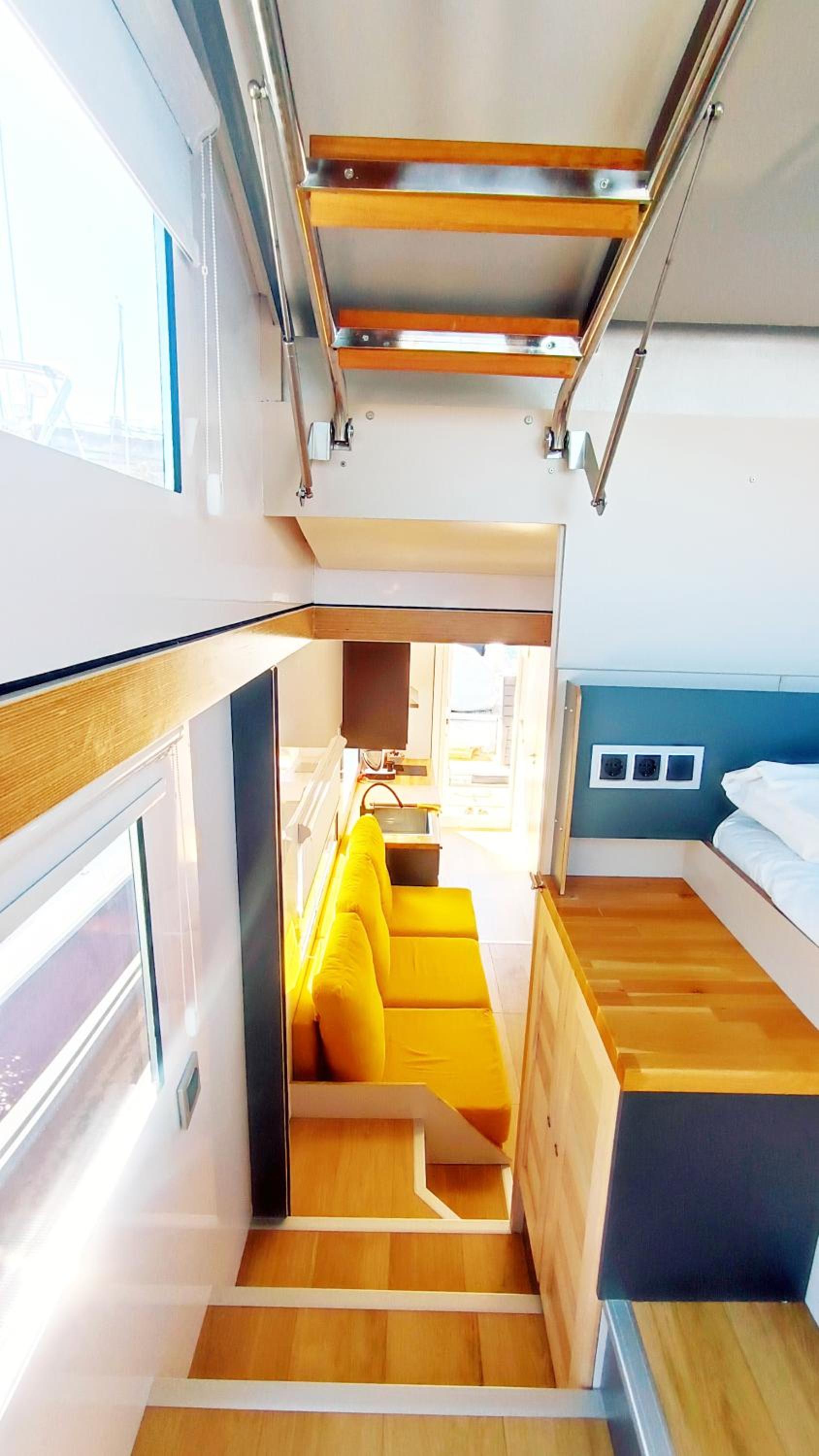 Casa Flotante en el Centro de Vigo - Different Charter