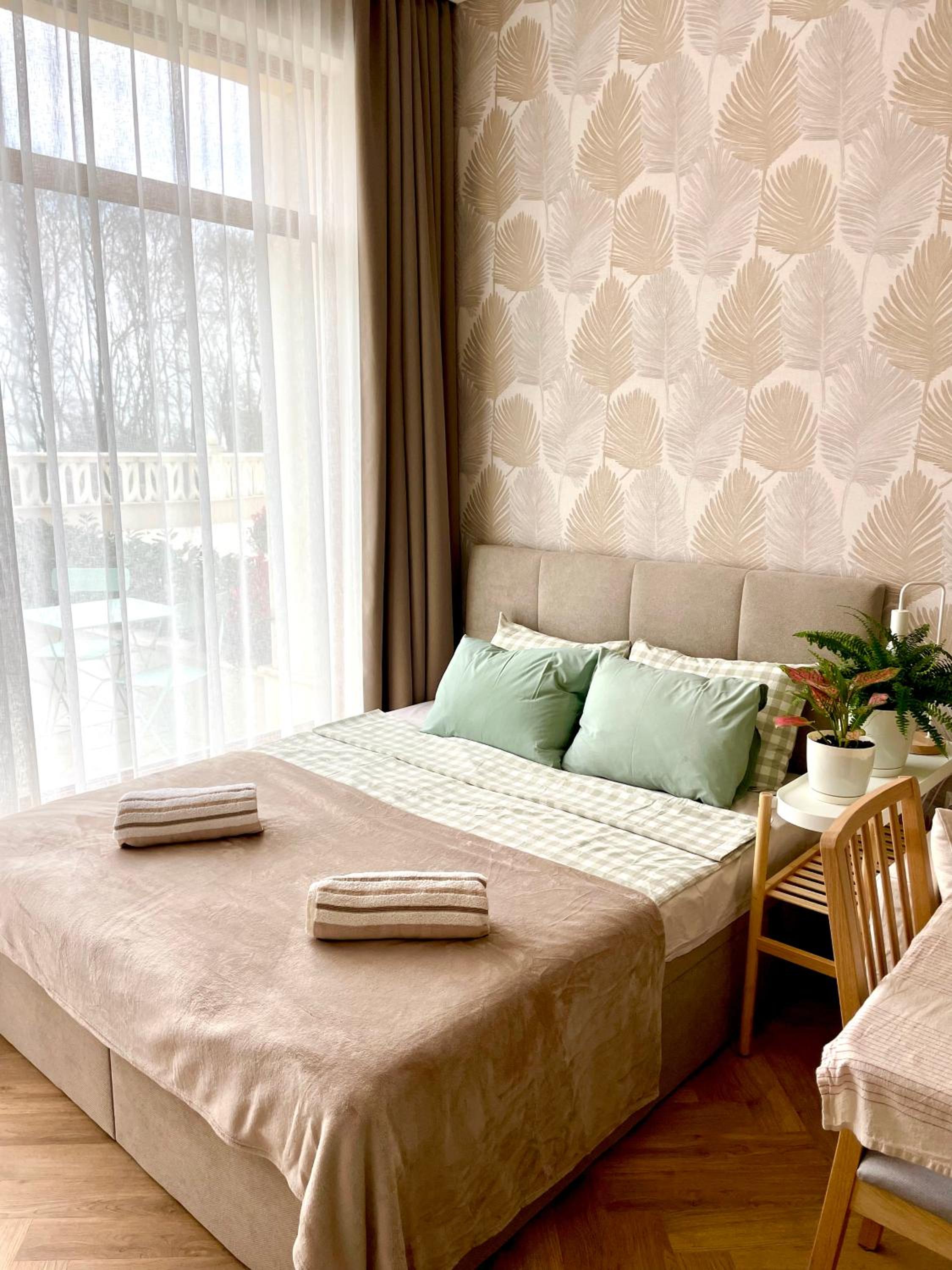 Coral Bay Studio Varna - Beachfront with Free Parking