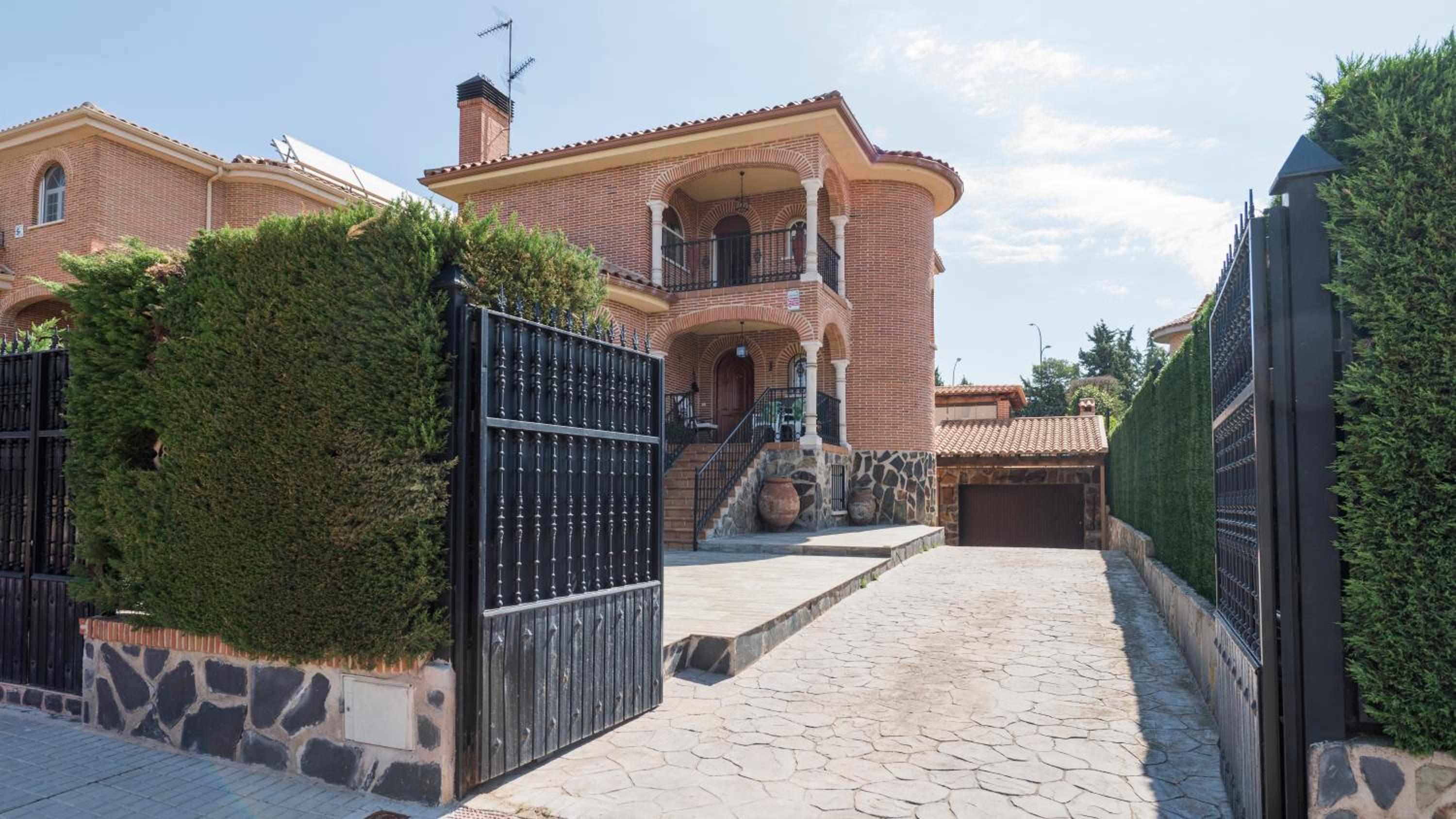 Casa Espada Tizona by Toledo AP