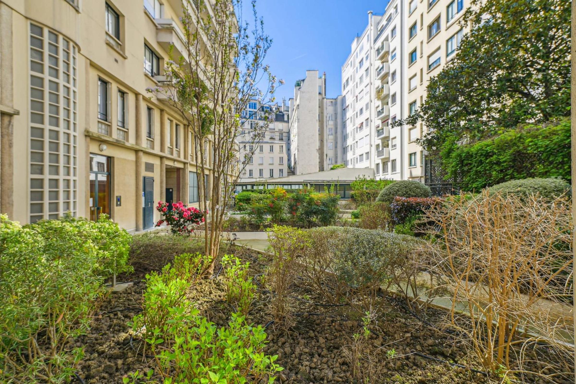Branly - Franco Russe 1bdr B'Your Home