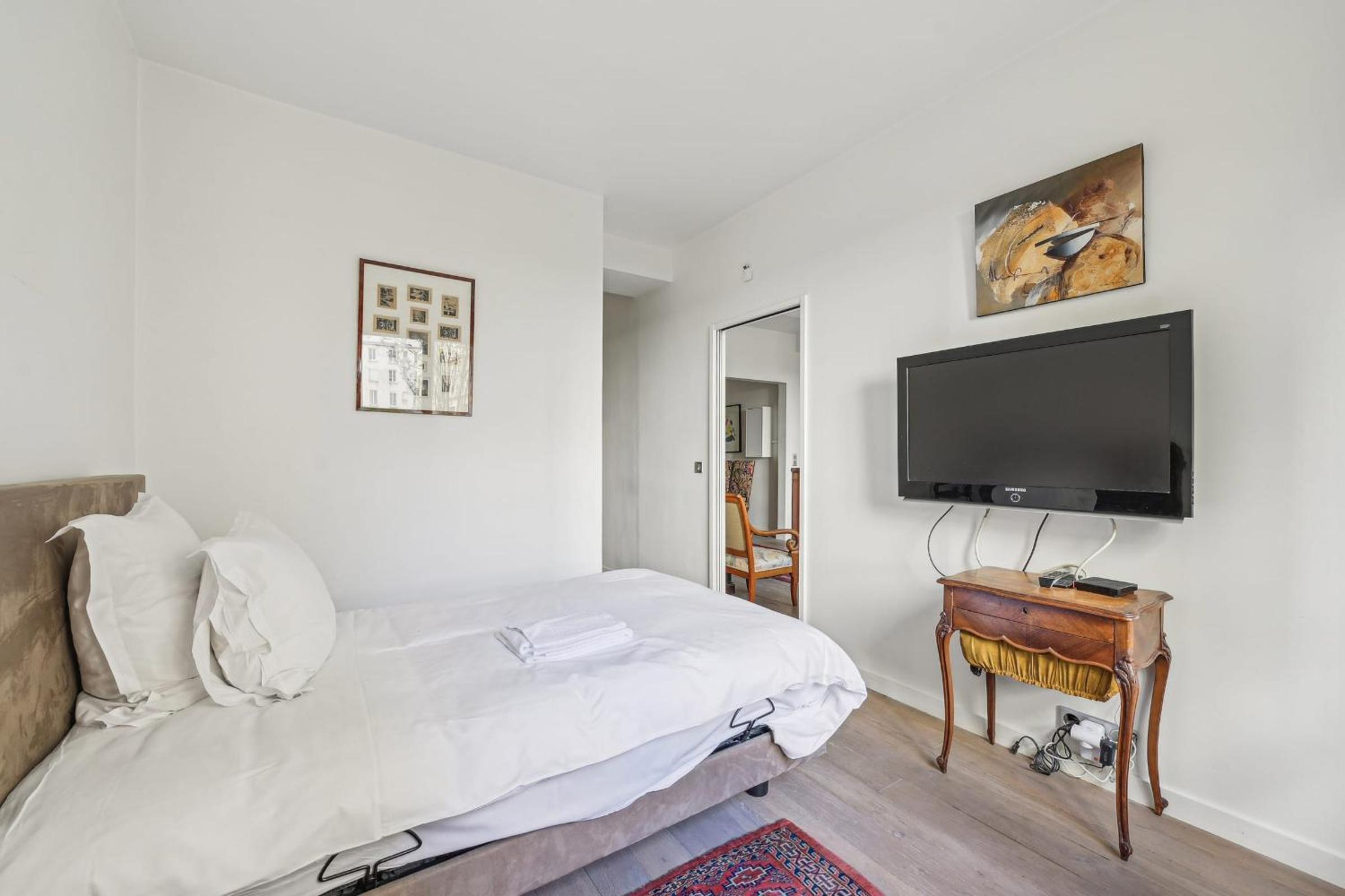 Branly - Franco Russe 1bdr B'Your Home