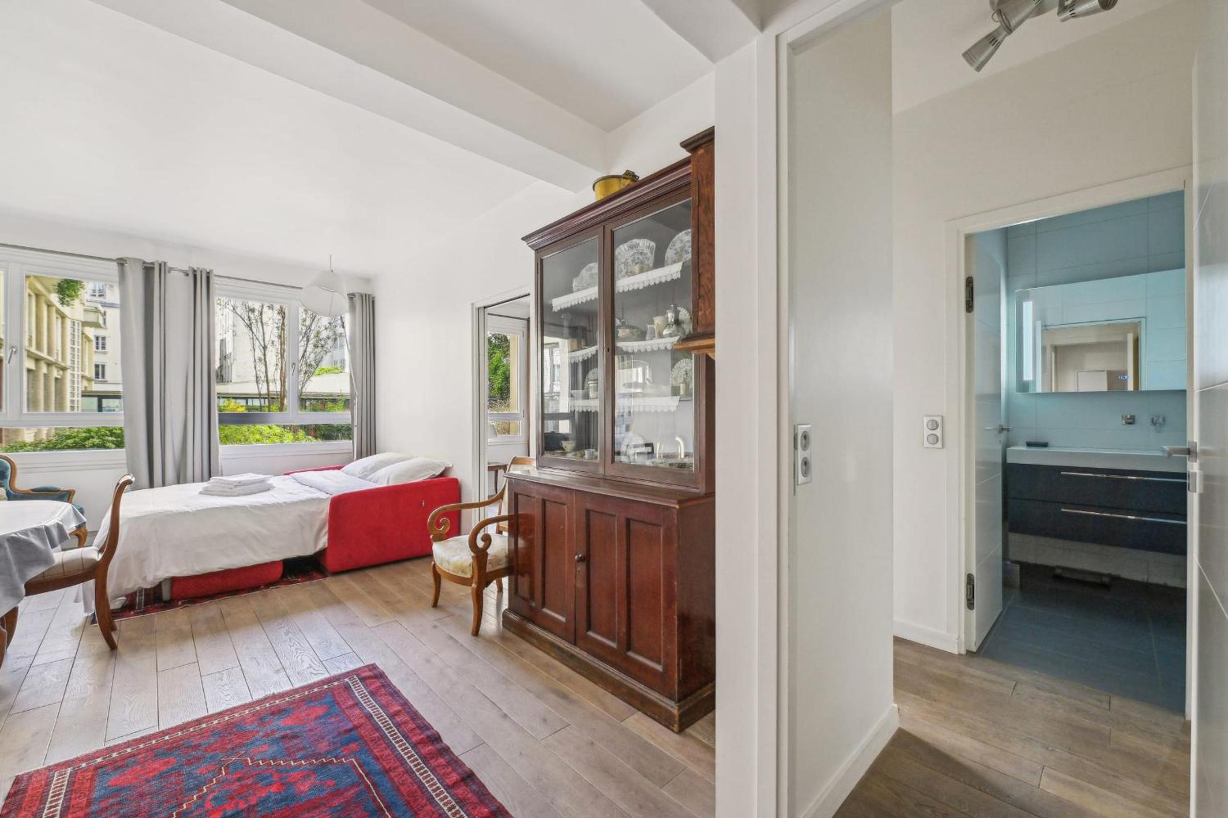 Branly - Franco Russe 1bdr B'Your Home