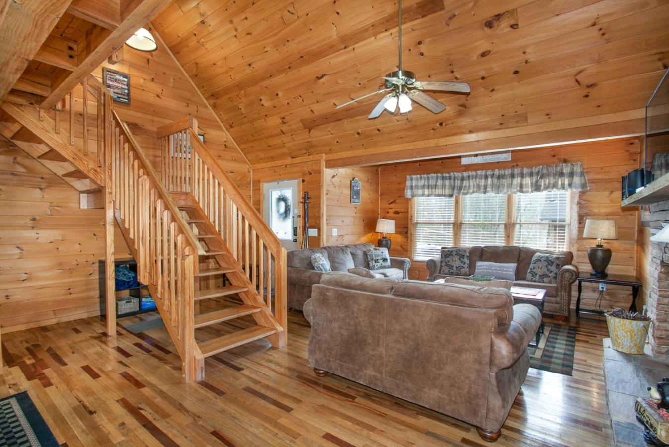 Smoky Mountain Gem MTN View Hot Tub Grill