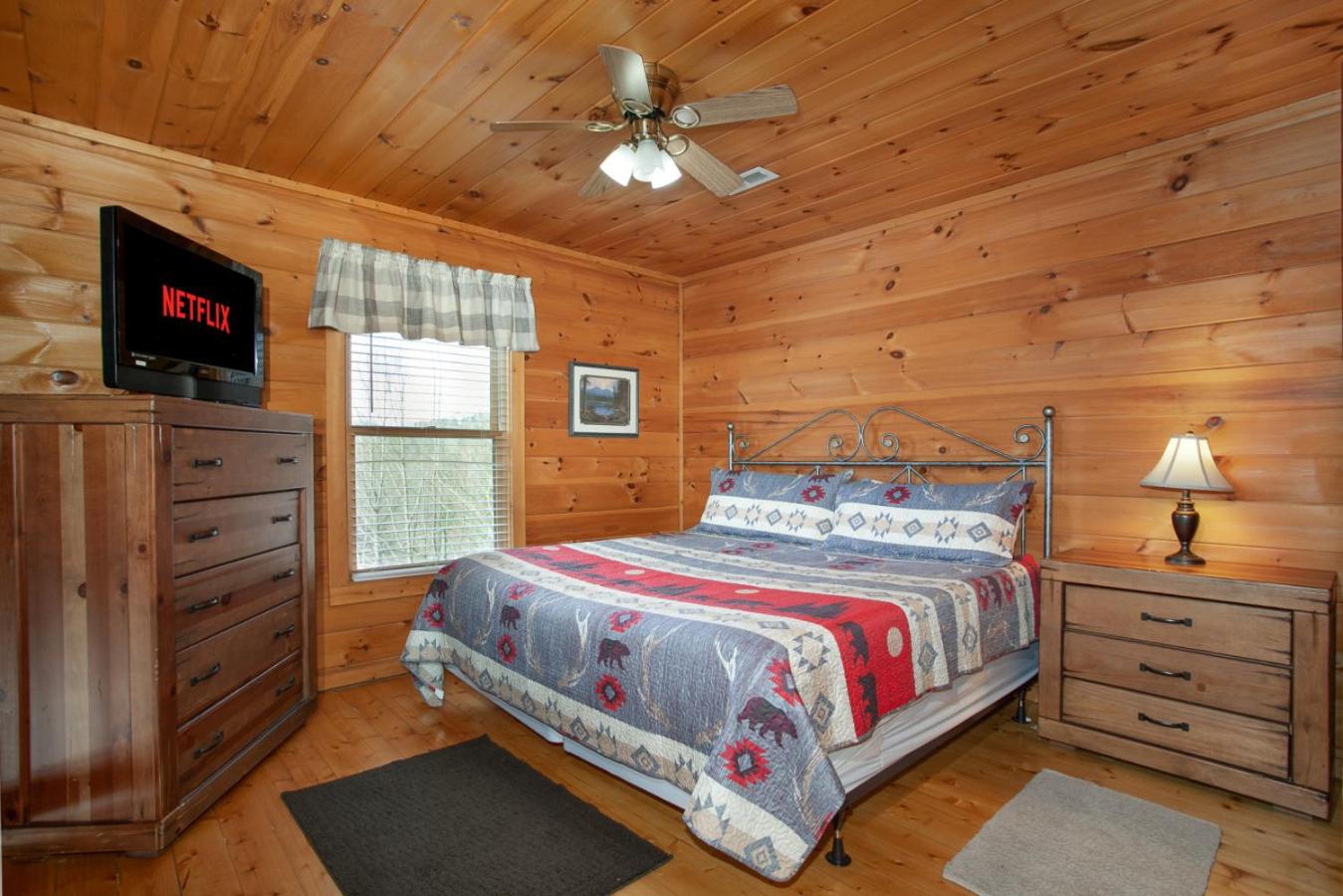 Smoky Mountain Gem MTN View Hot Tub Grill