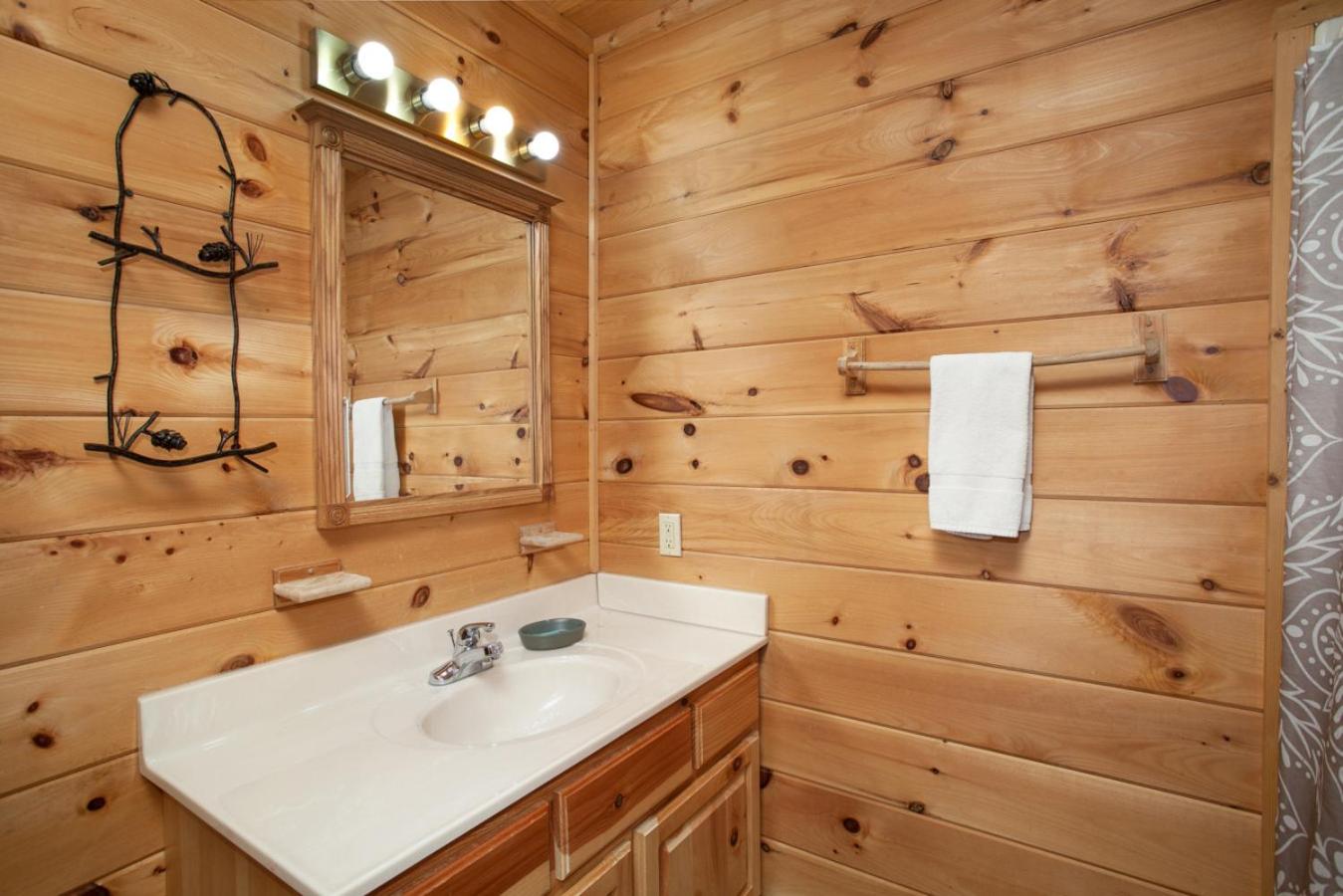Smoky Mountain Gem MTN View Hot Tub Grill