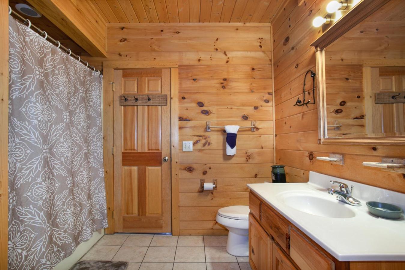 Smoky Mountain Gem MTN View Hot Tub Grill