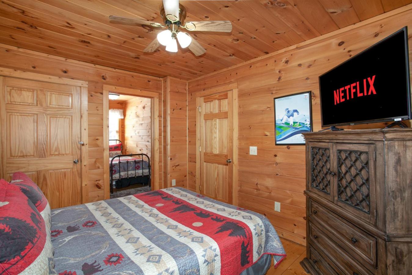 Smoky Mountain Gem MTN View Hot Tub Grill