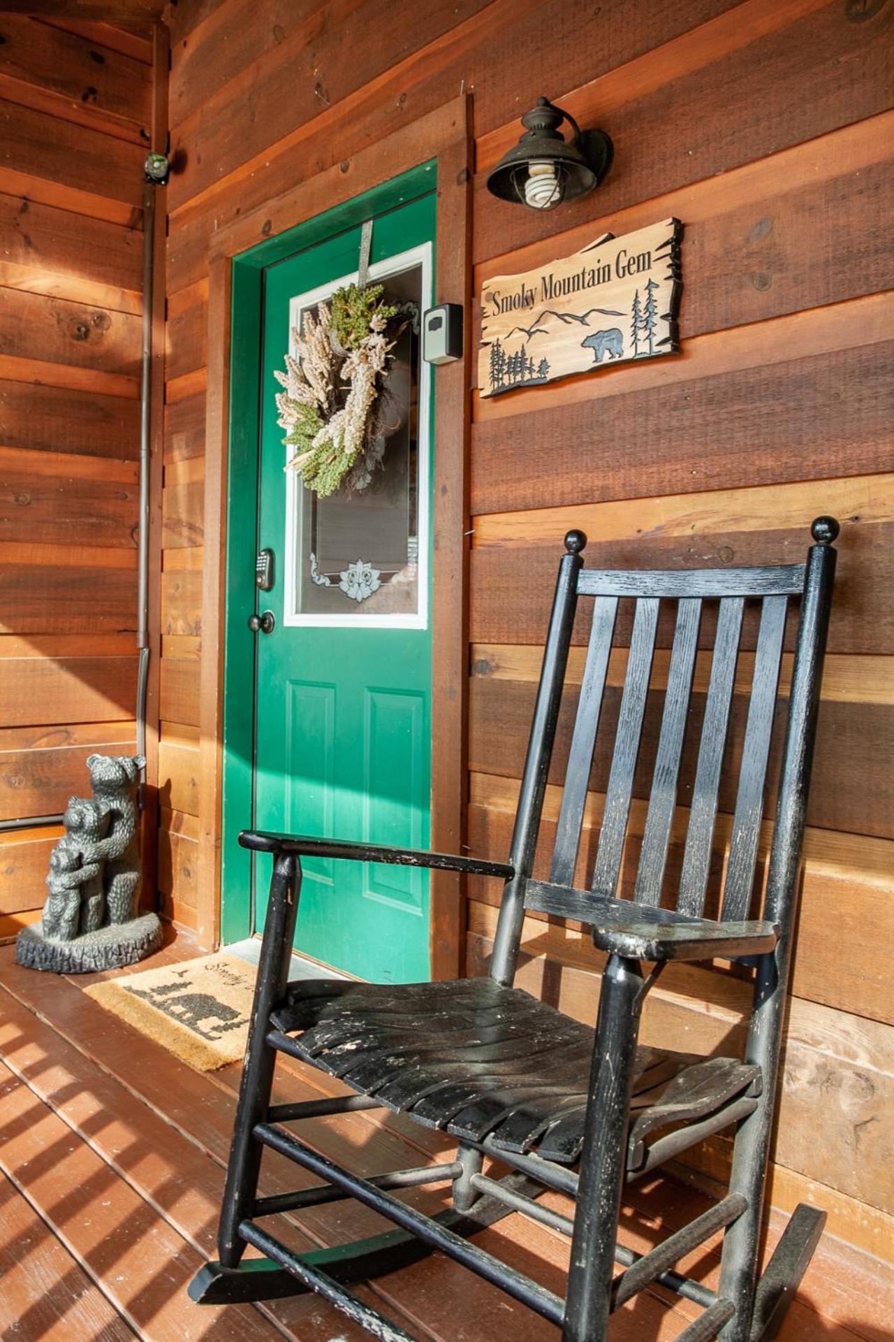 Smoky Mountain Gem MTN View Hot Tub Grill