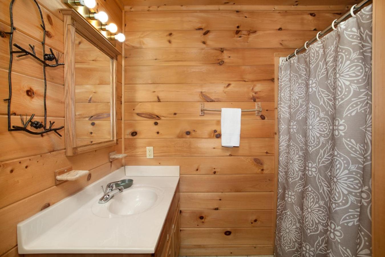 Smoky Mountain Gem MTN View Hot Tub Grill