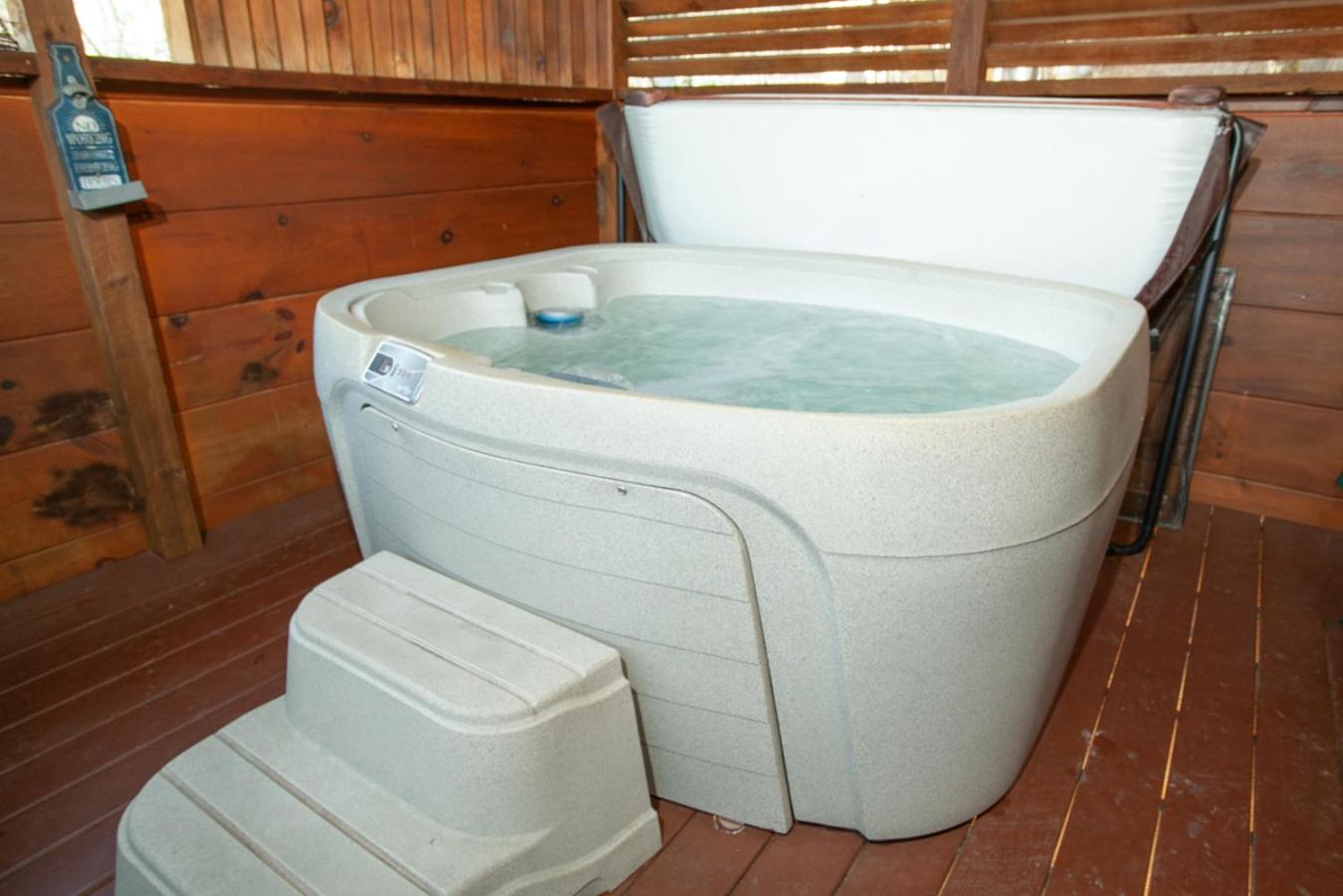 Smoky Mountain Gem MTN View Hot Tub Grill