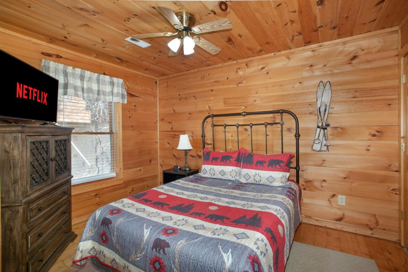 Smoky Mountain Gem MTN View Hot Tub Grill