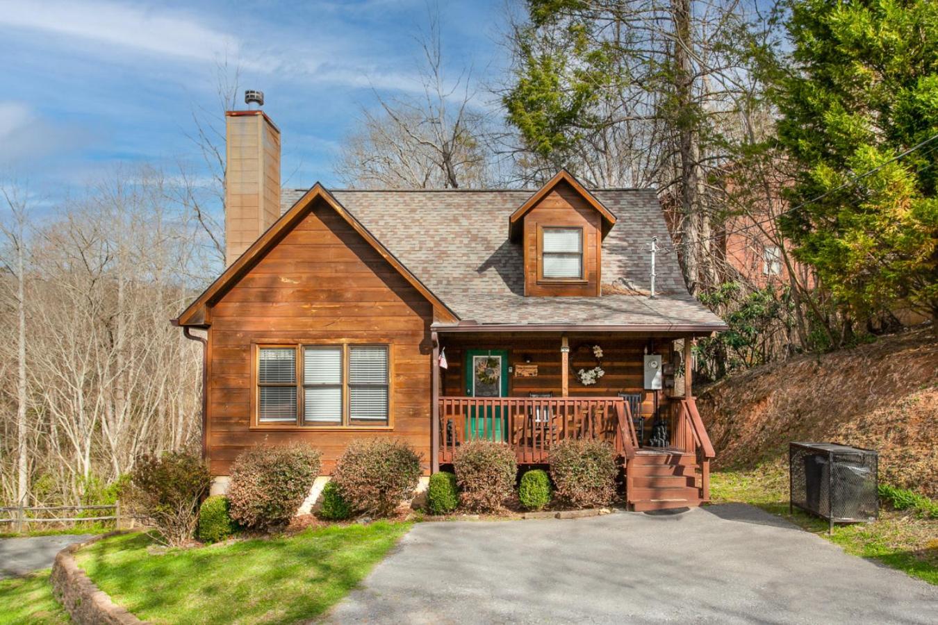 Smoky Mountain Gem MTN View Hot Tub Grill