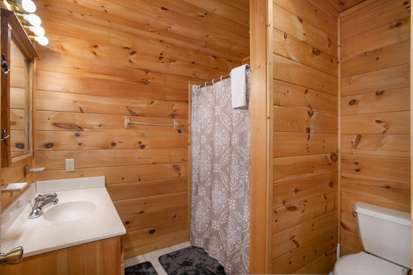 Smoky Mountain Gem MTN View Hot Tub Grill