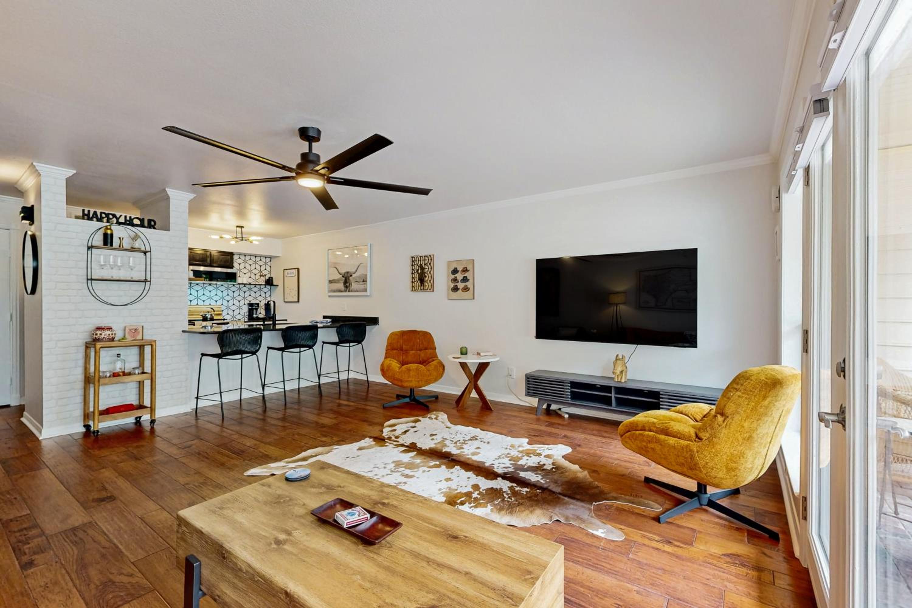 Lakeside Getaway with Patio on Lady Bird Lake