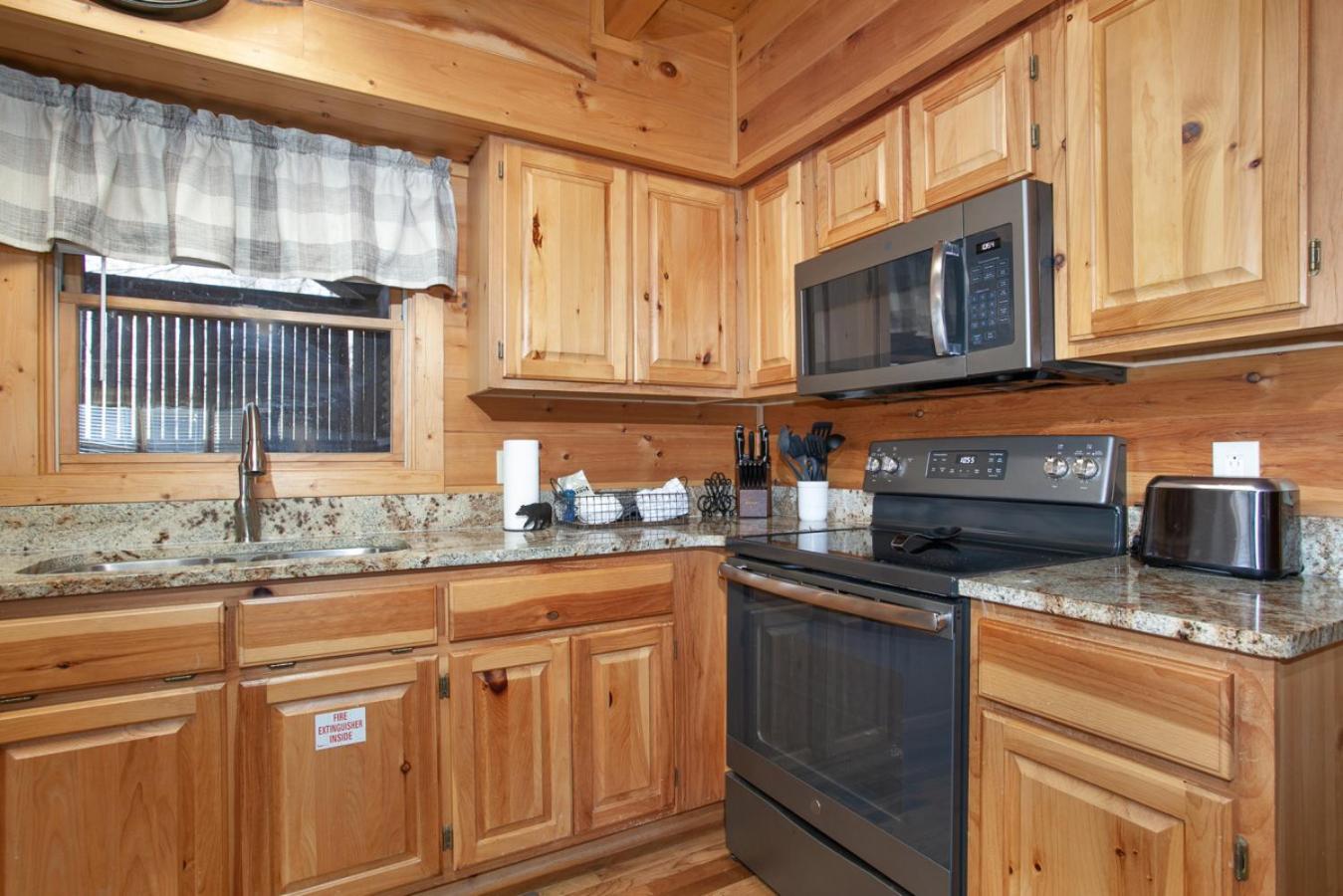 Smoky Mountain Gem MTN View Hot Tub Grill