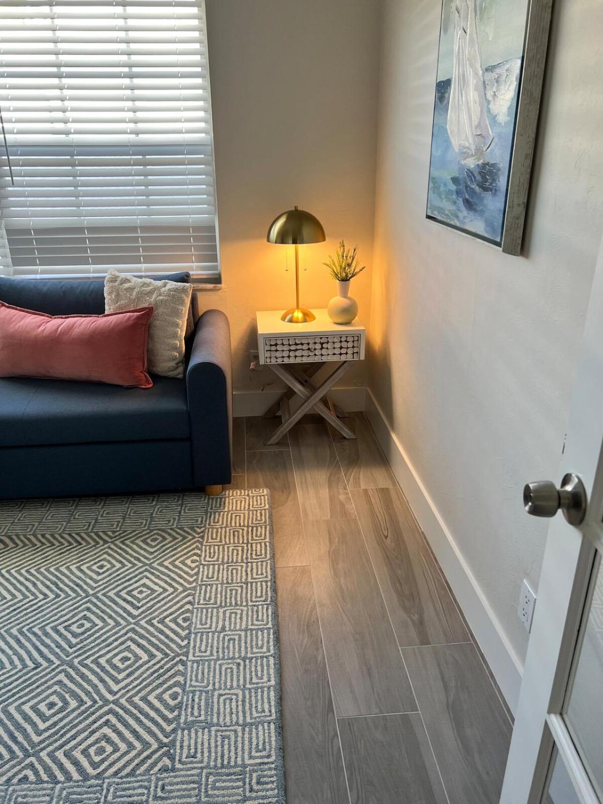 3 min to beach with 3 king ensuites and private pool