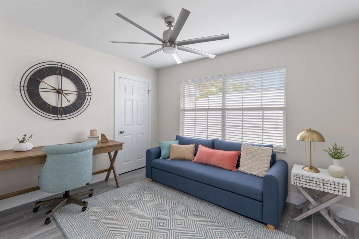 3 min to beach with 3 king ensuites and private pool