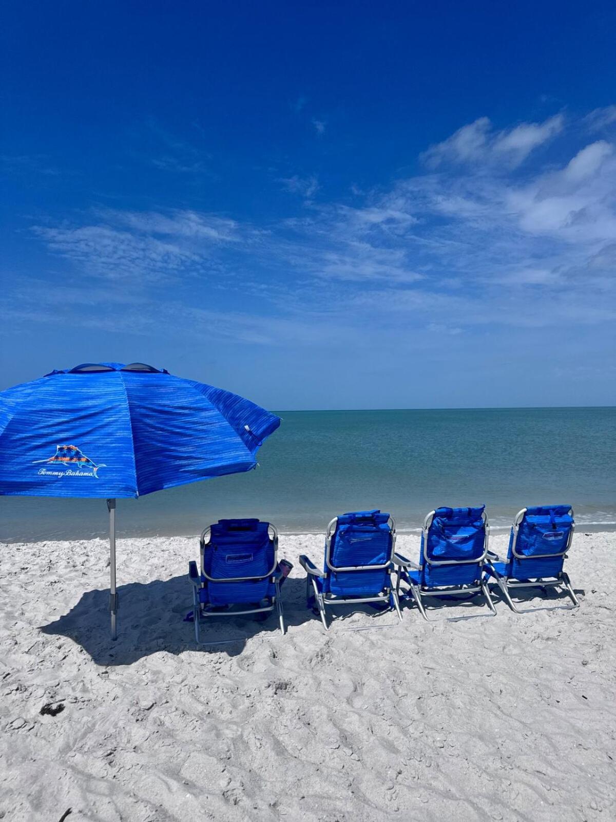 3 min to beach with 3 king ensuites and private pool