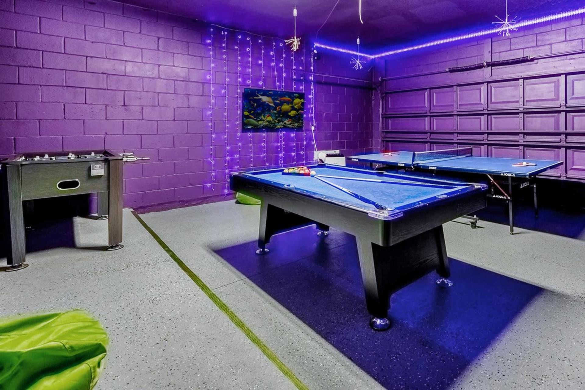 Upstay Vibrant Home w Themed Rooms Pool & Games